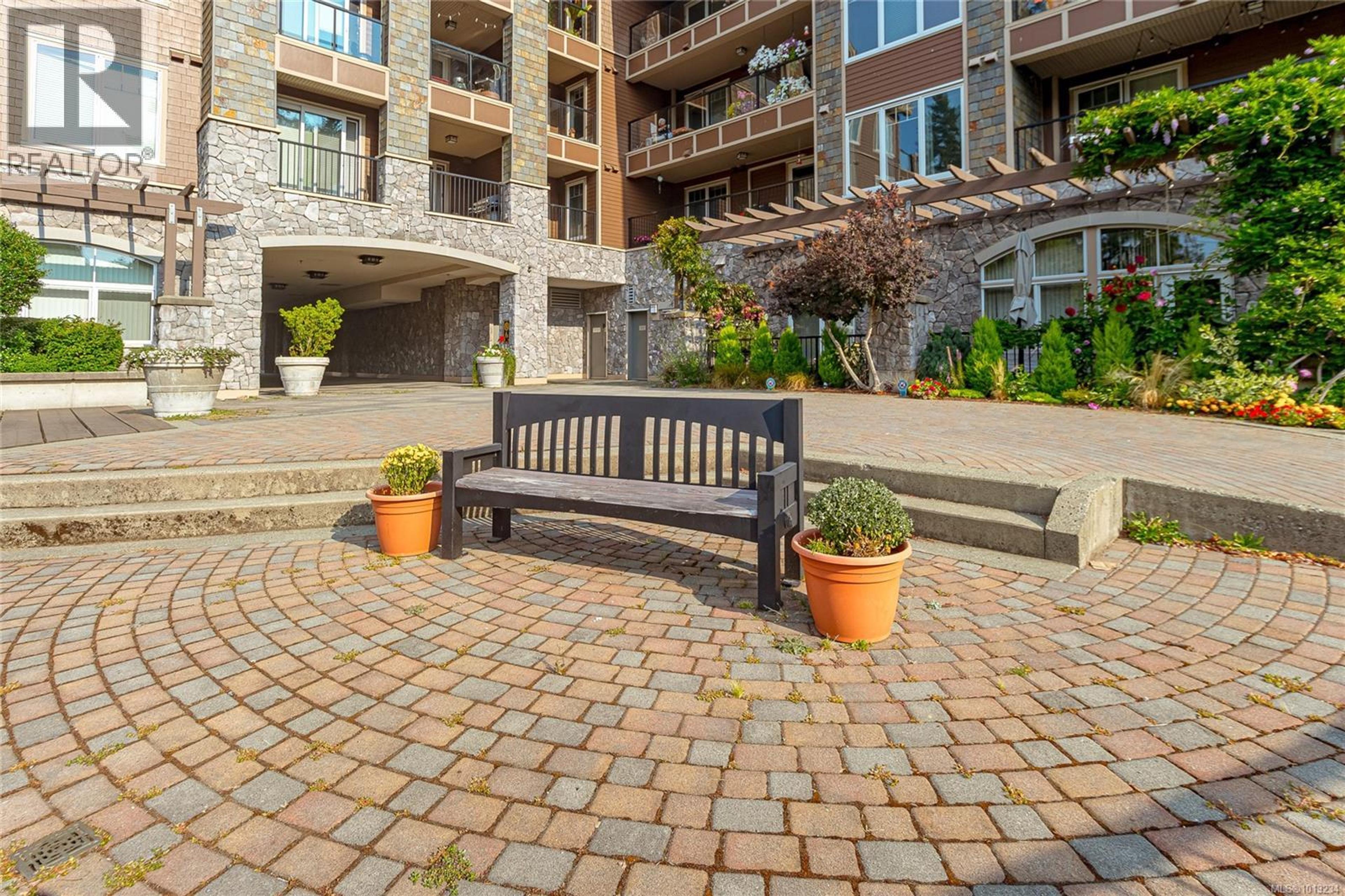 1335 Bear Mountain Pkwy, Langford - Exteriors - Photo 4