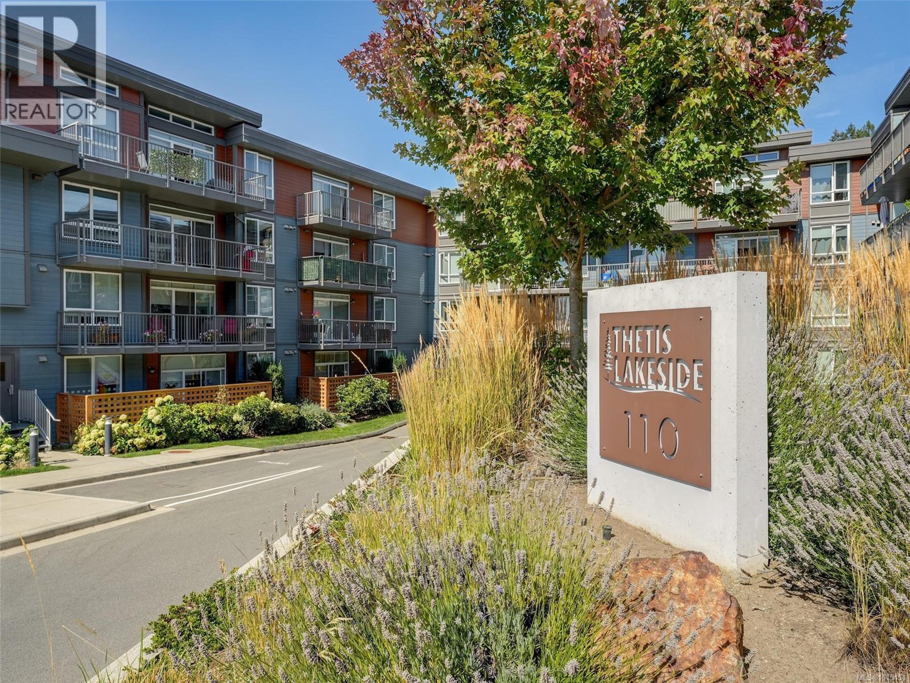 110 Presley Pl, View Royal - Exteriors - Full Complex View - Photo 4