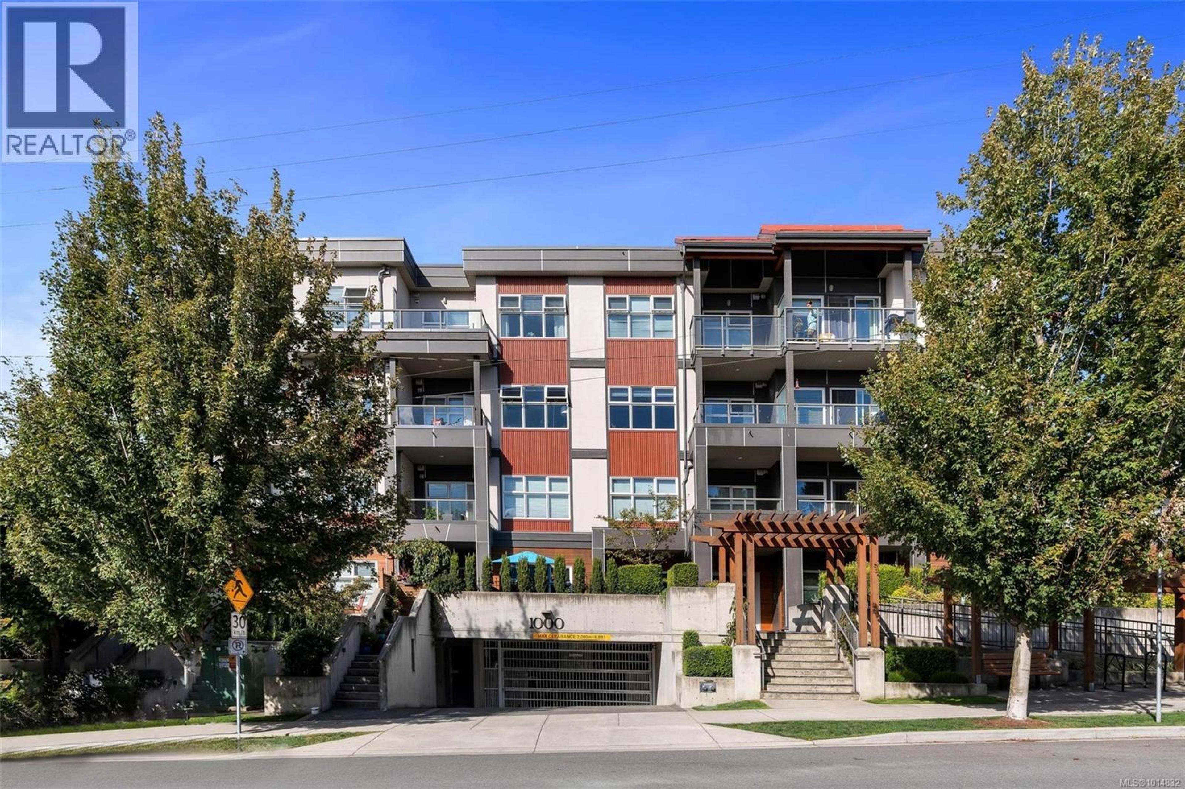 1000 Inverness Rd, Saanich - Exteriors - Photo 3