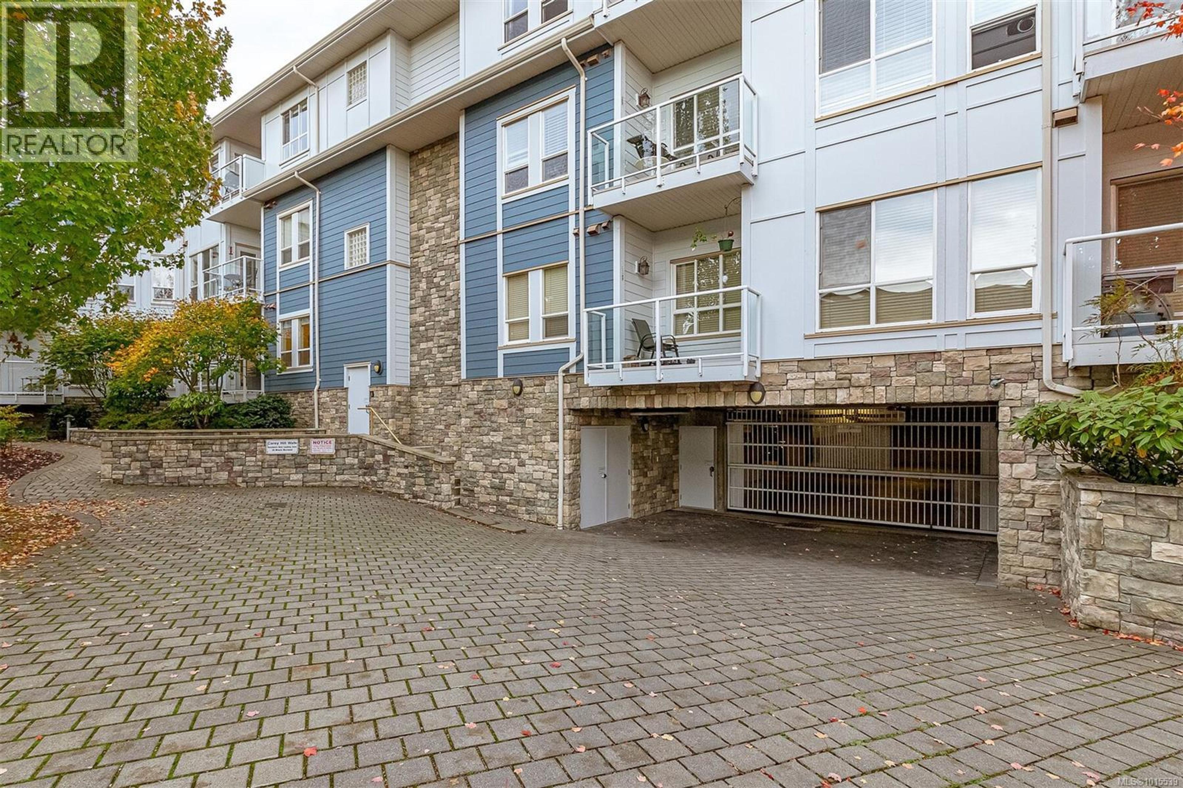 3915 Carey Rd, Saanich - Exteriors - Photo 2