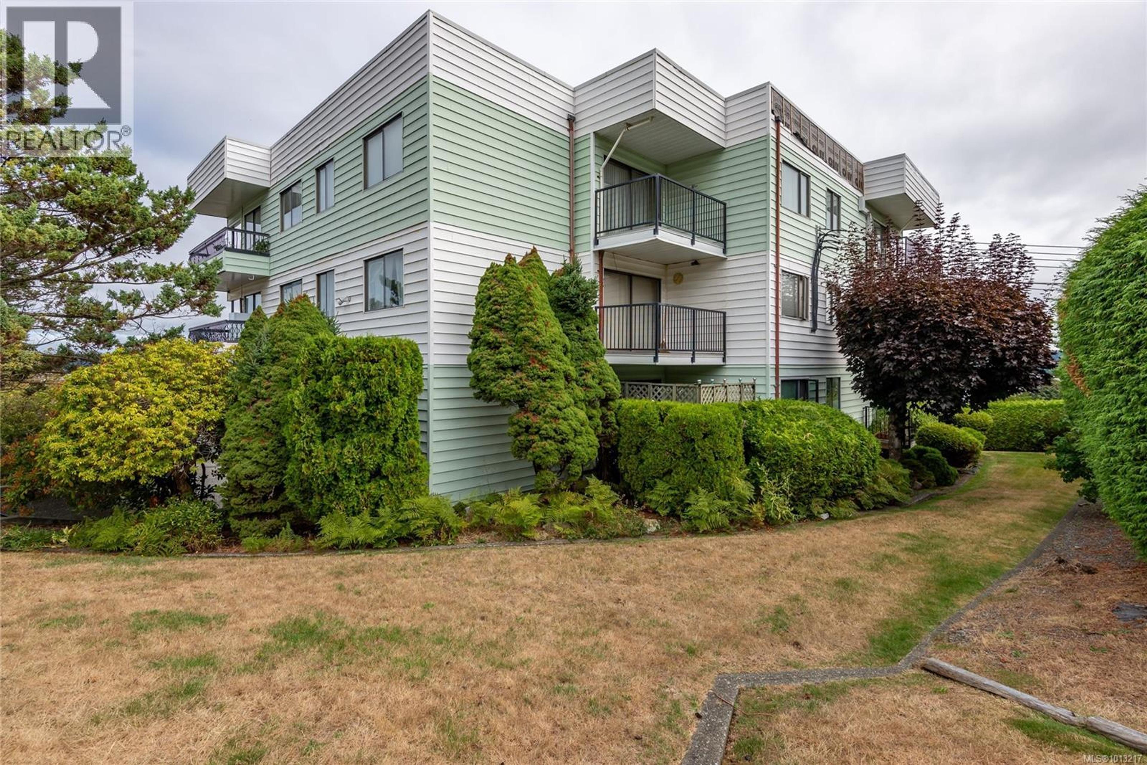 907 Cedar St, Campbell River - Exteriors - Photo 1