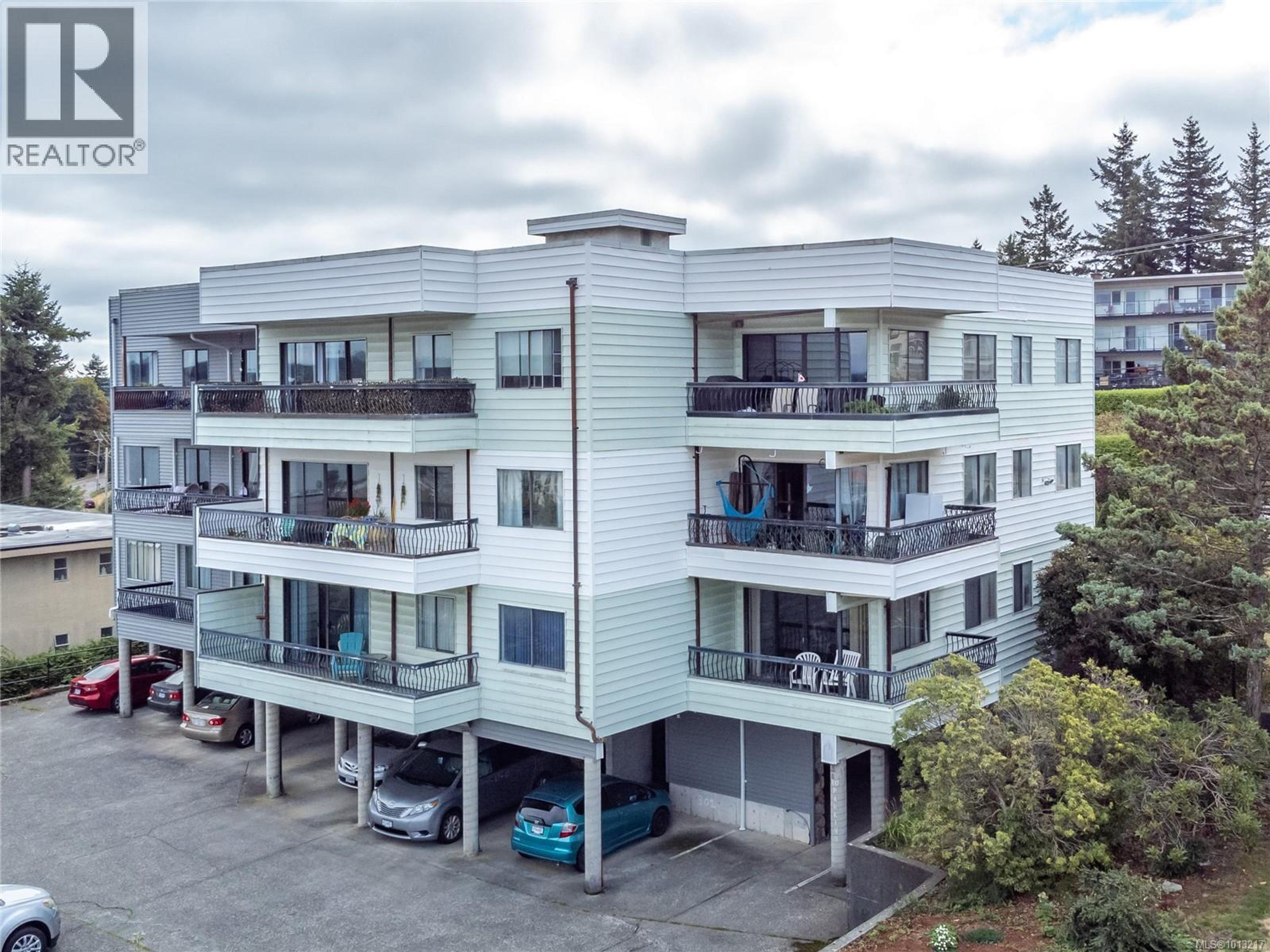 907 Cedar St, Campbell River - Exteriors - Full Complex View, Drone/Aerial View - Photo 4