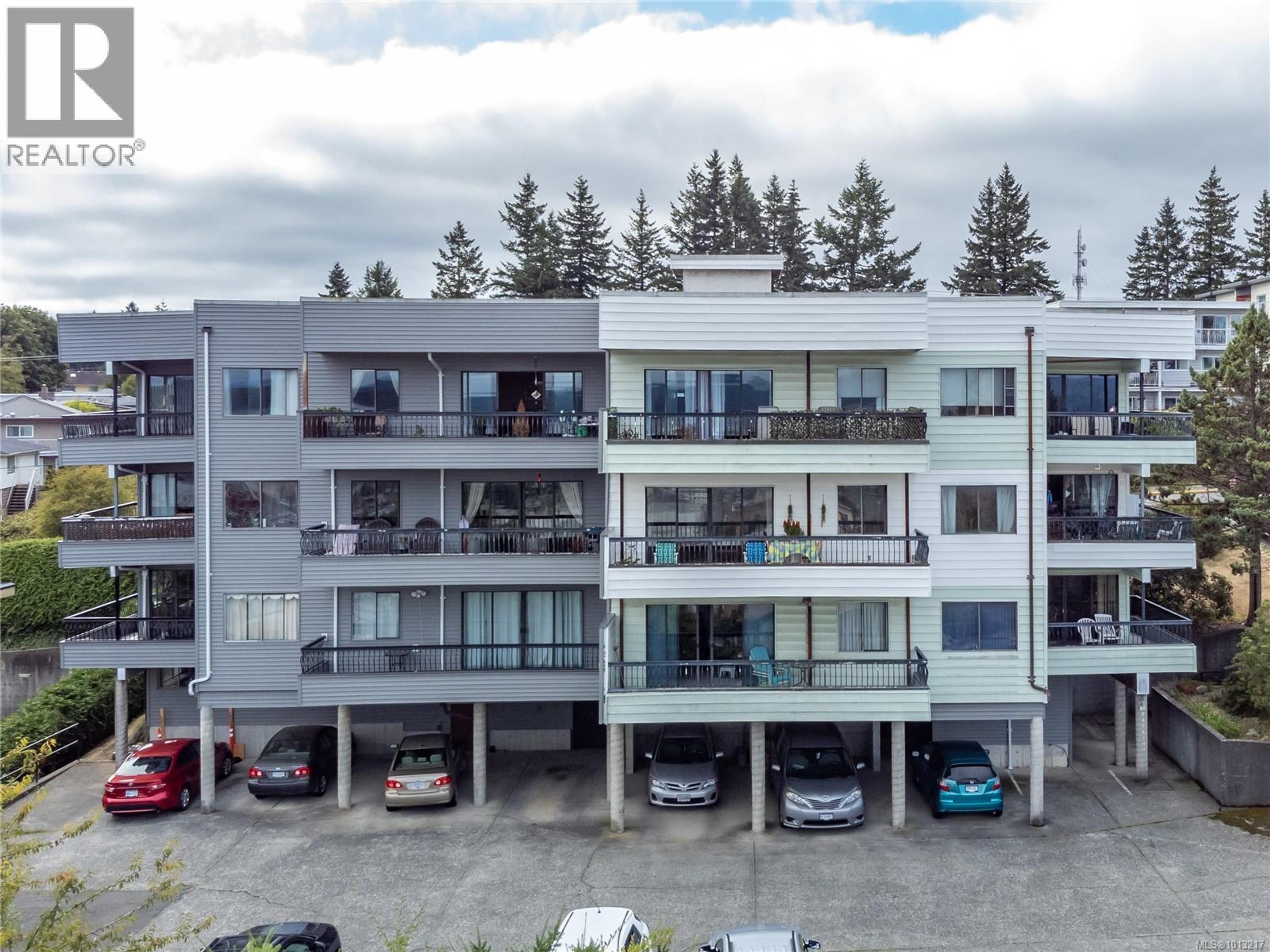 907 Cedar St, Campbell River - Exteriors - Full Complex View, Drone/Aerial View - Photo 10