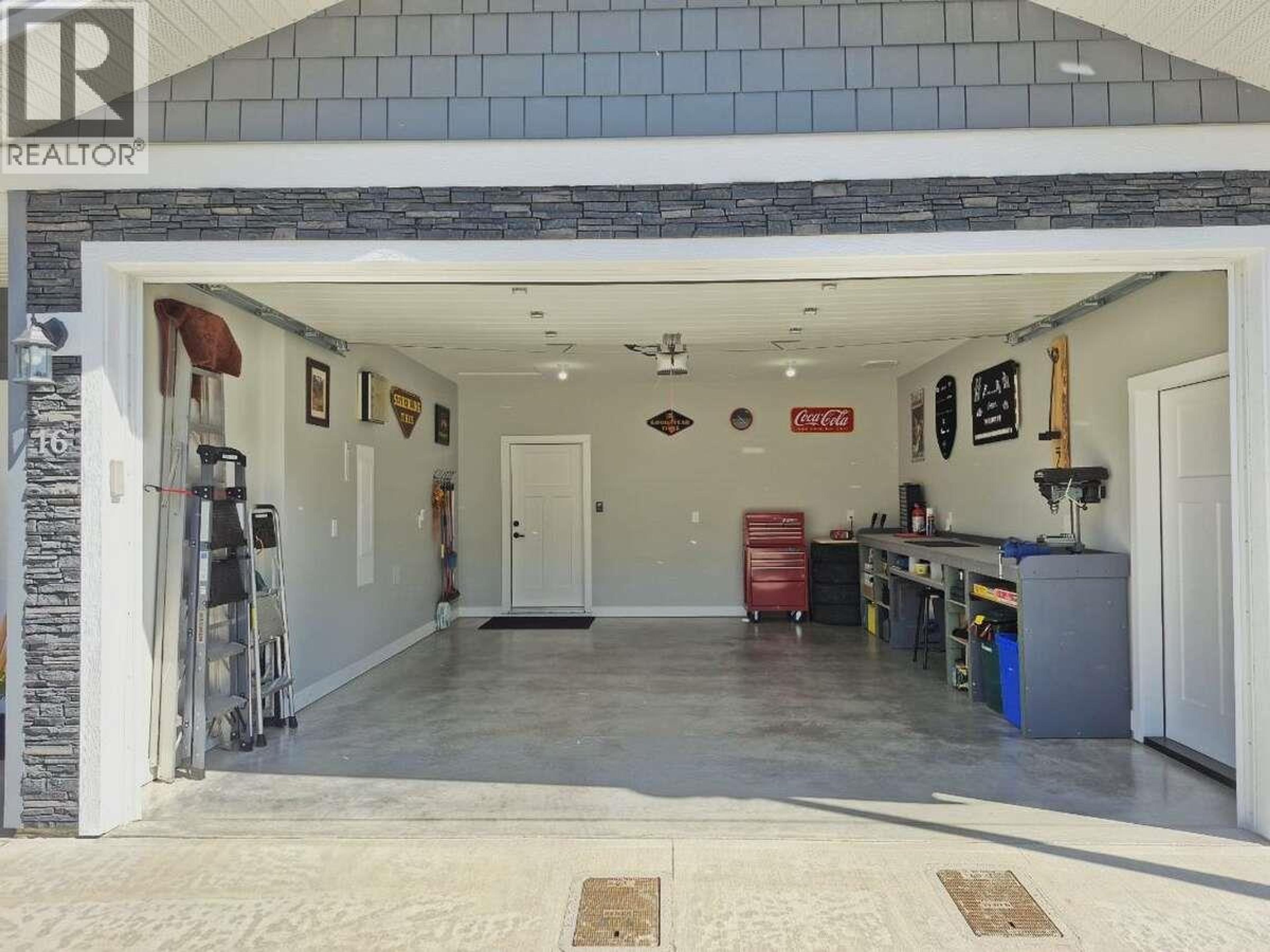 1330 10 Street SW, Salmon Arm - Exteriors - Photo 5