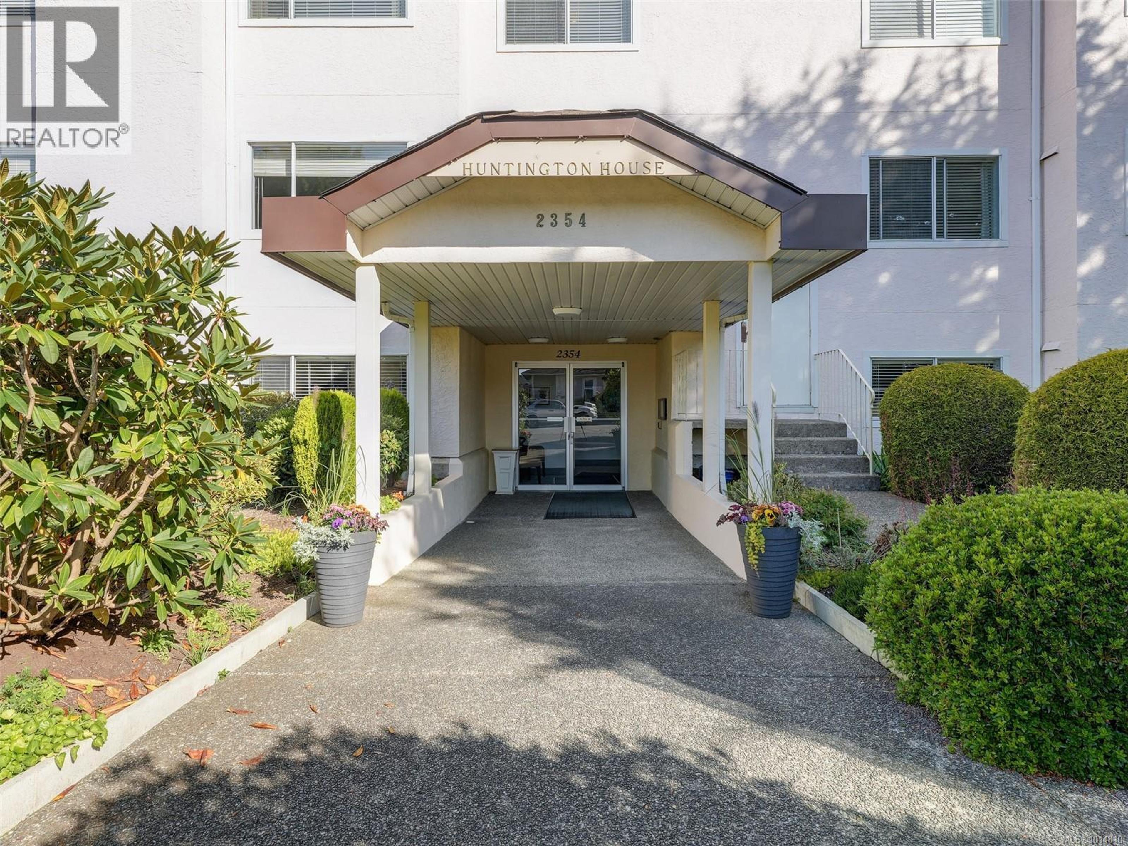 2354 Brethour Ave, Sidney - Exteriors - Photo 4