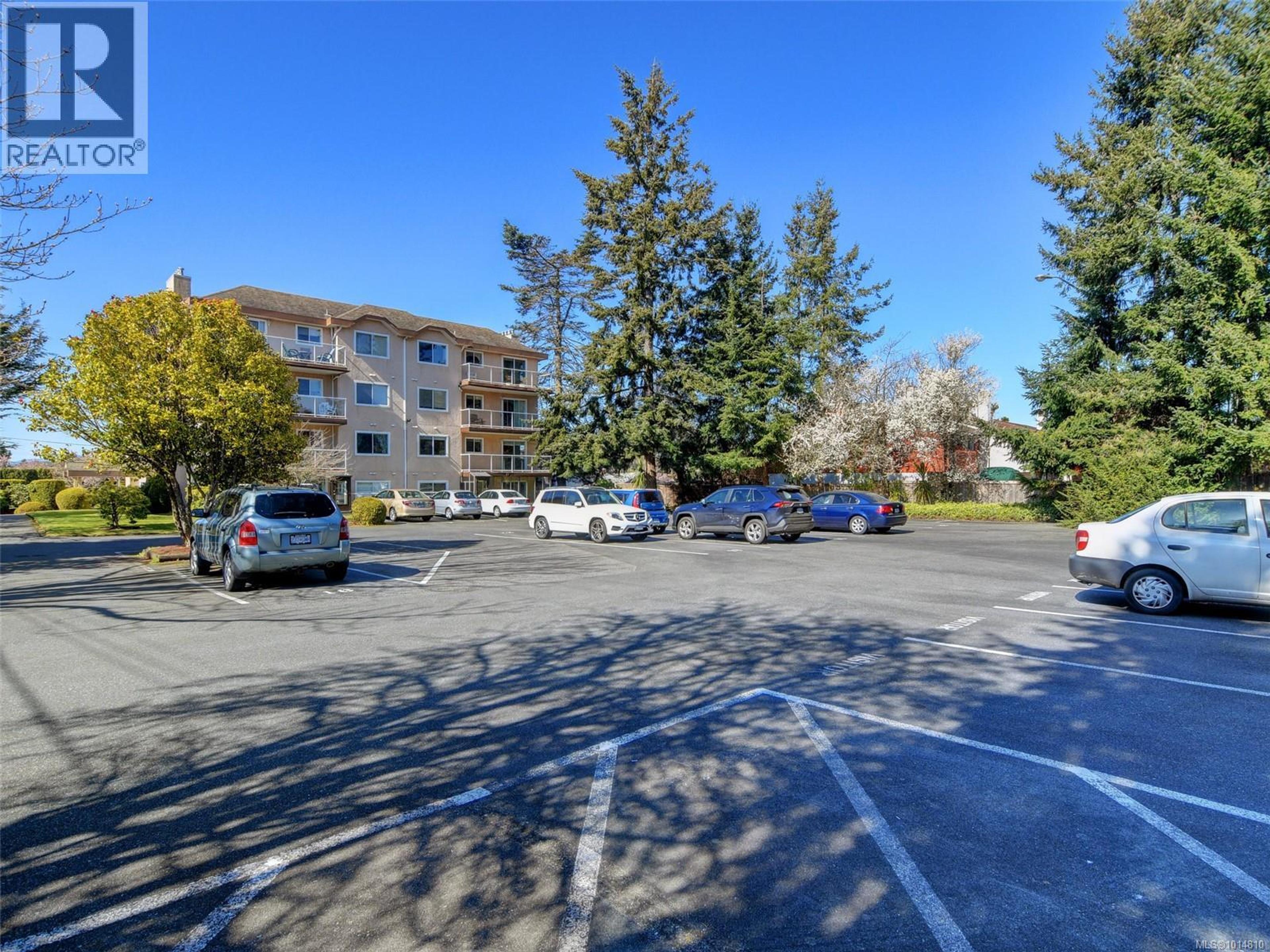 2354 Brethour Ave, Sidney - Exteriors - Photo 3