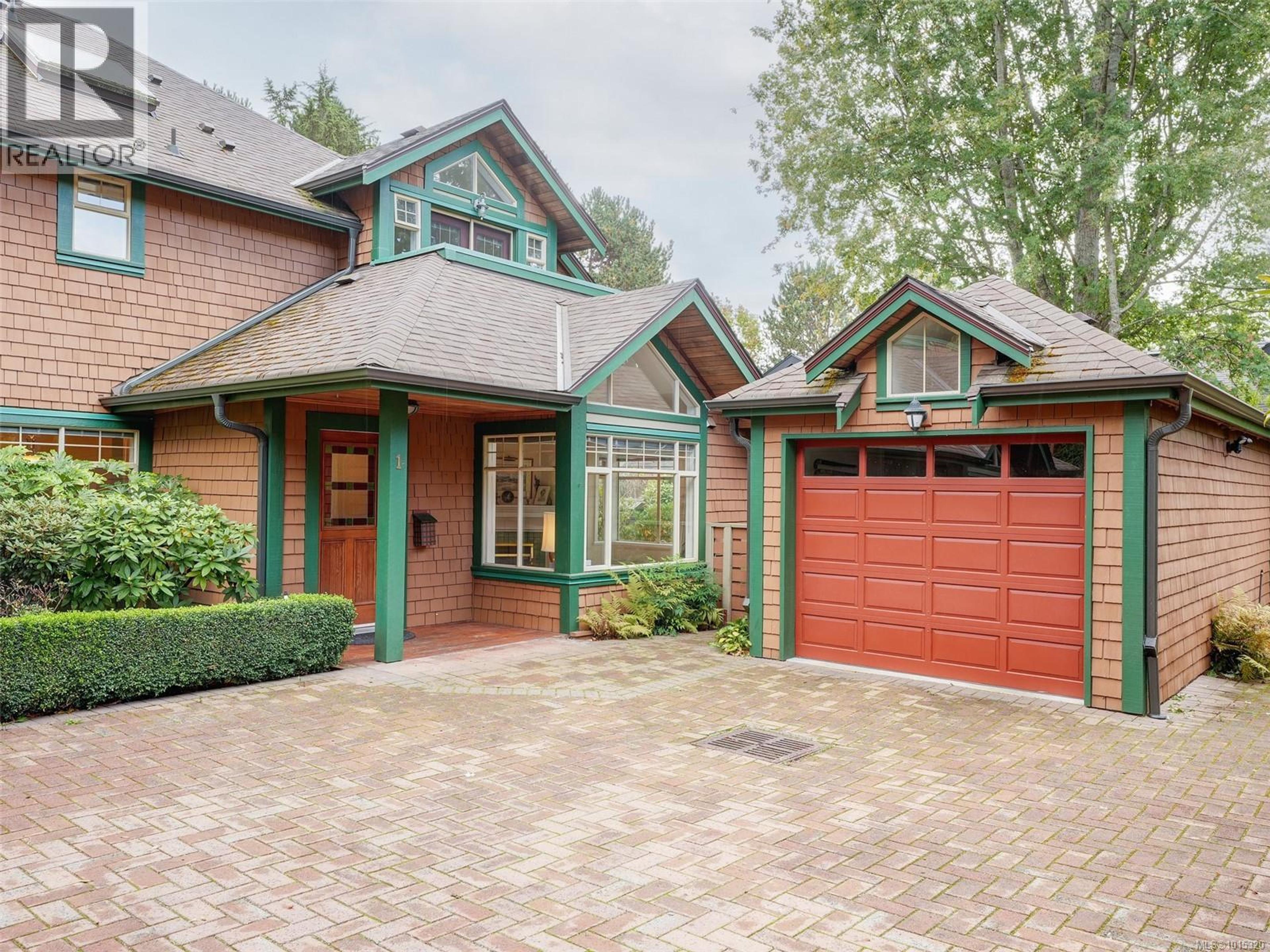 2573 Kilgary Pl, Saanich - Exteriors - Photo 1