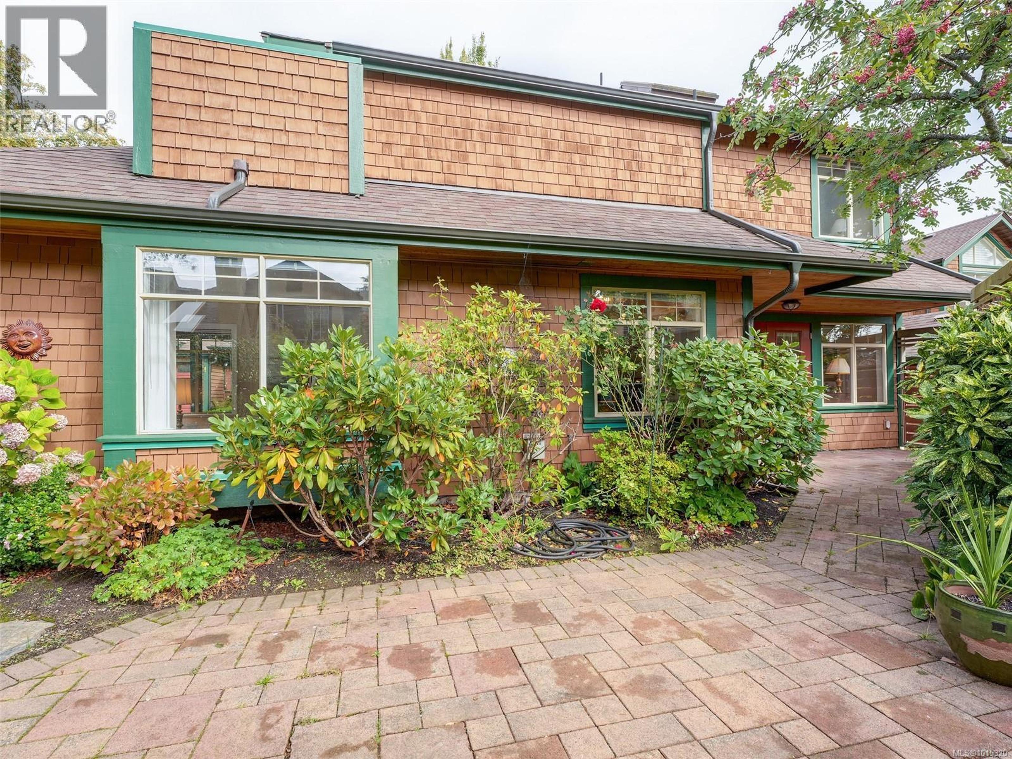 2573 Kilgary Pl, Saanich - Exteriors - Photo 6