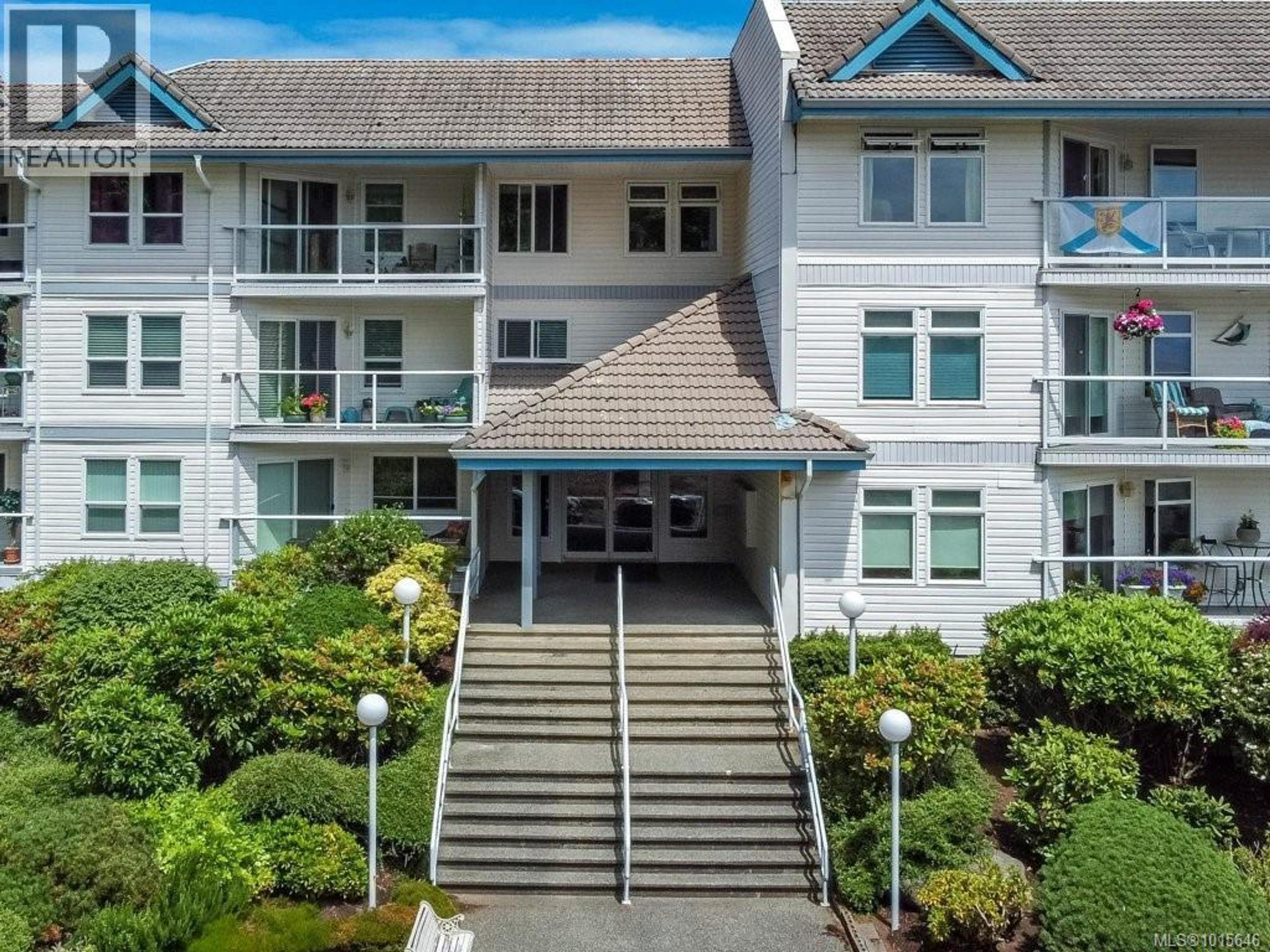 390 Island Hwy S, Campbell River - Exteriors - Photo 3