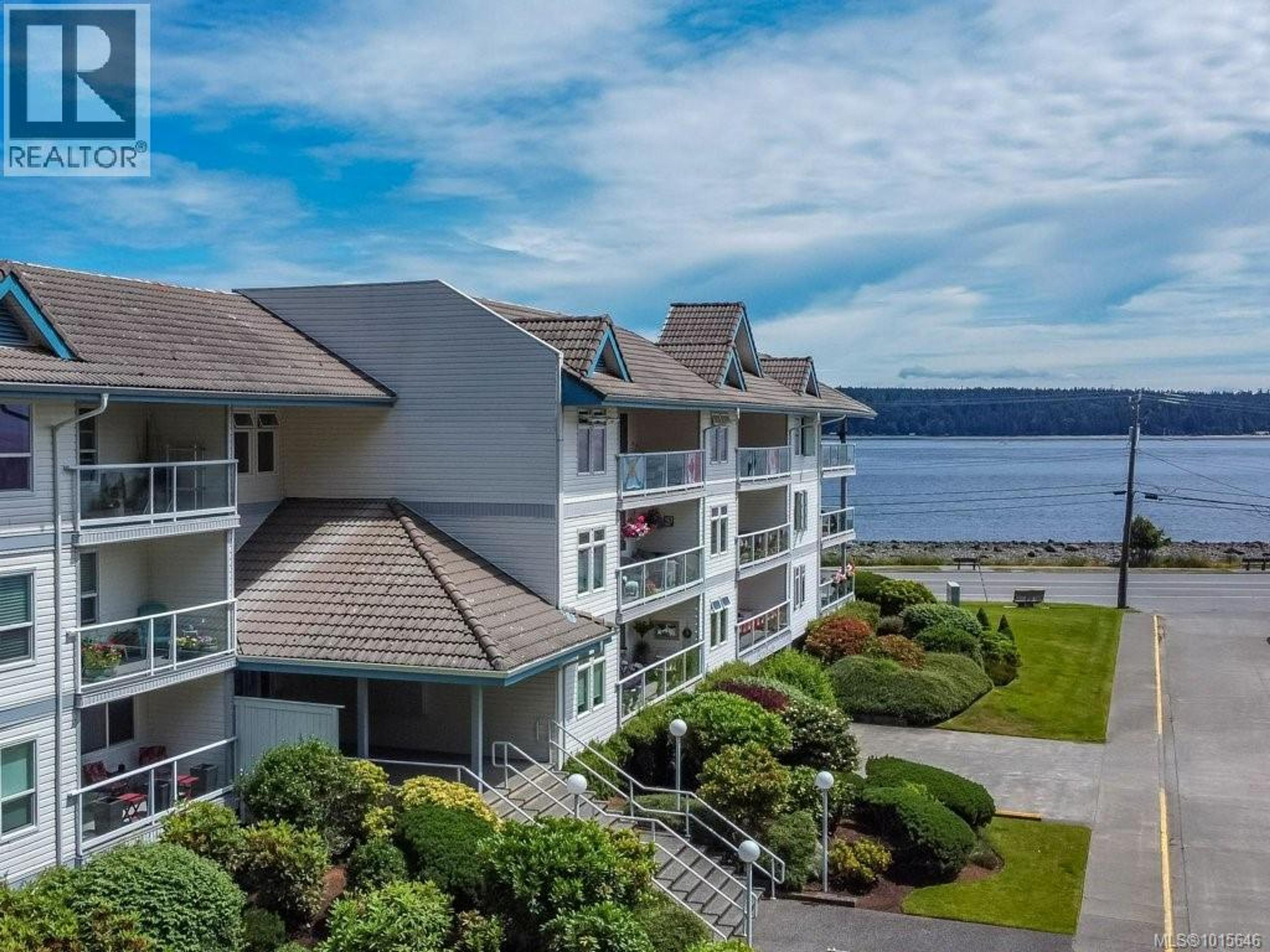 390 Island Hwy S, Campbell River - Exteriors - Photo 4