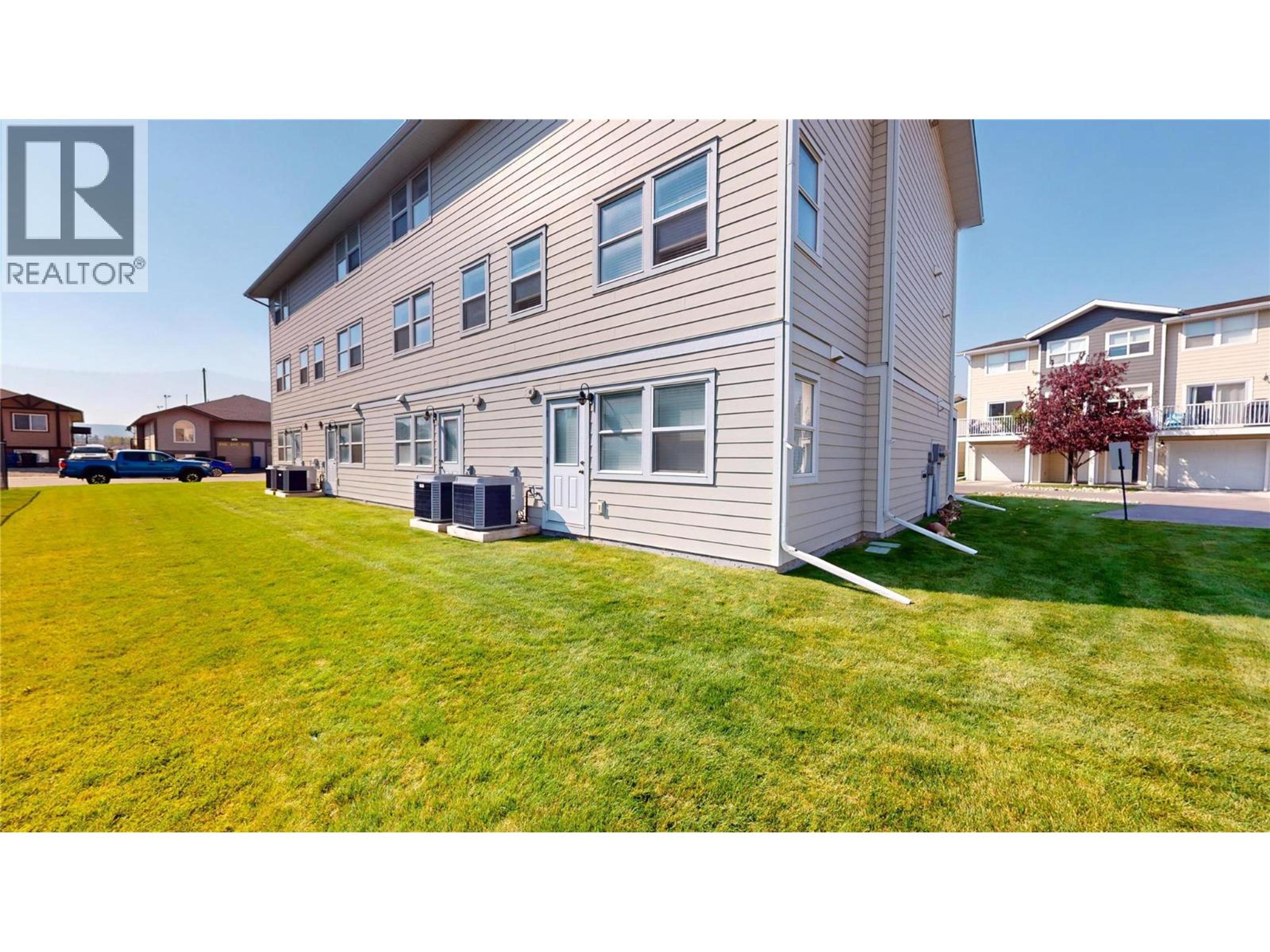 1840 Kelowna Crescent, Cranbrook - Exteriors - Full Complex View - Photo 2