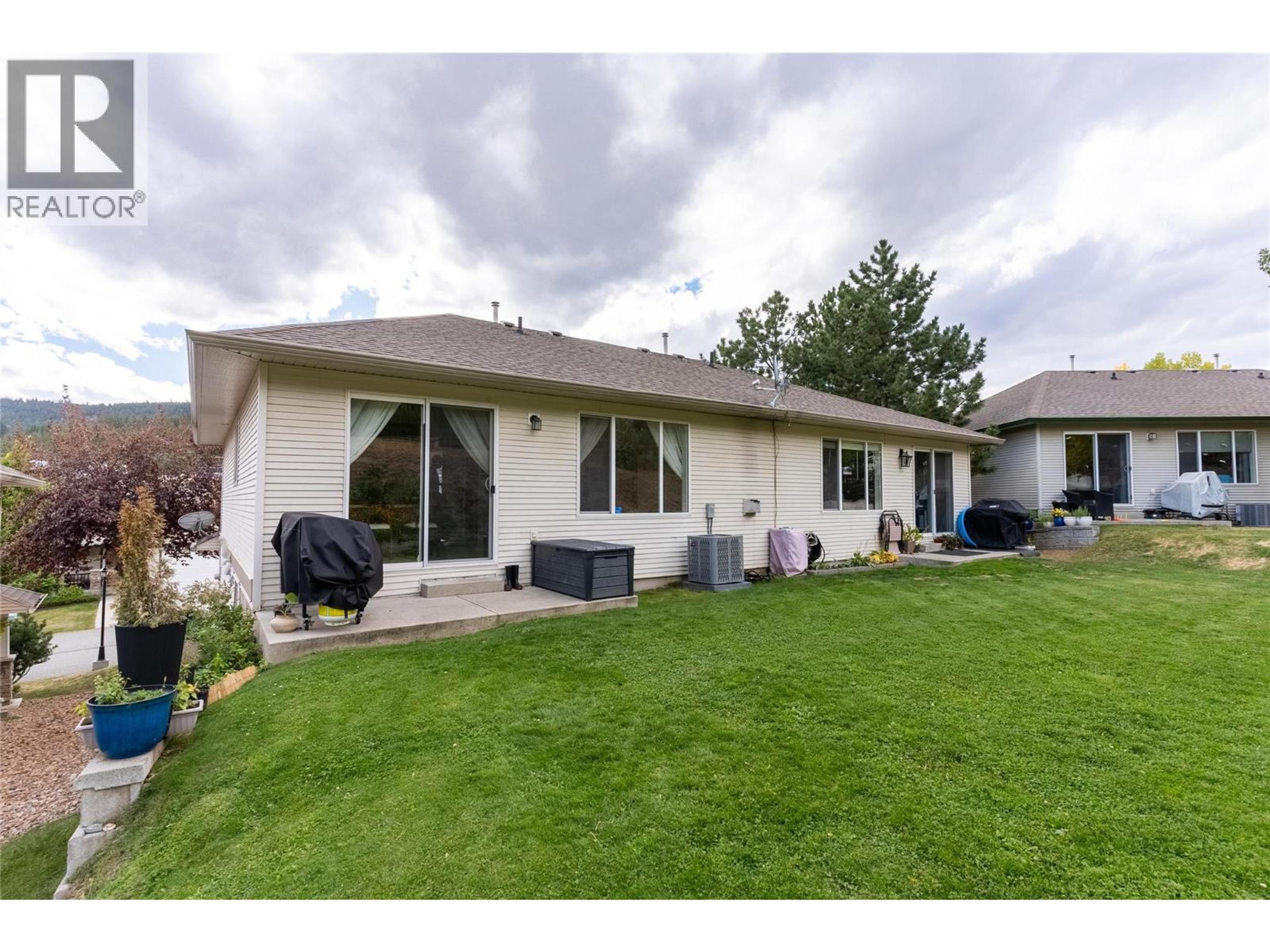 1940 HILLSIDE Drive, Kamloops - Exteriors - Photo 7