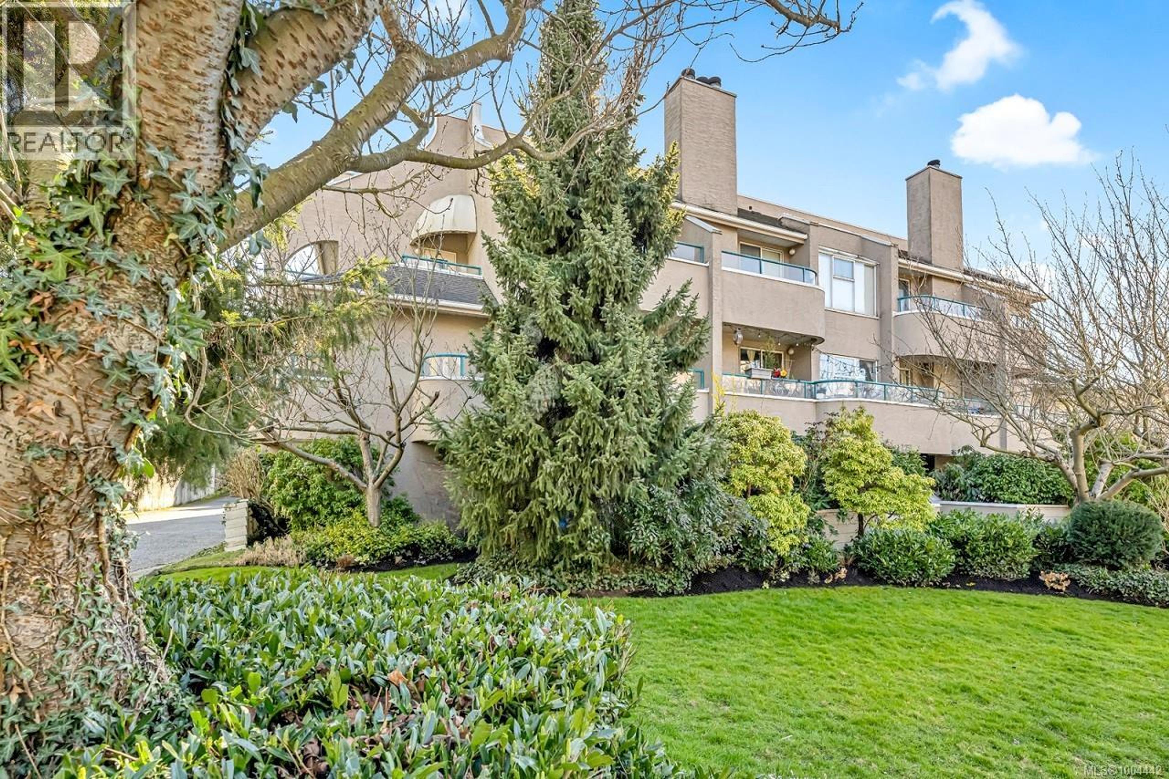 1223 Johnson St, Victoria - Exteriors - Photo 3