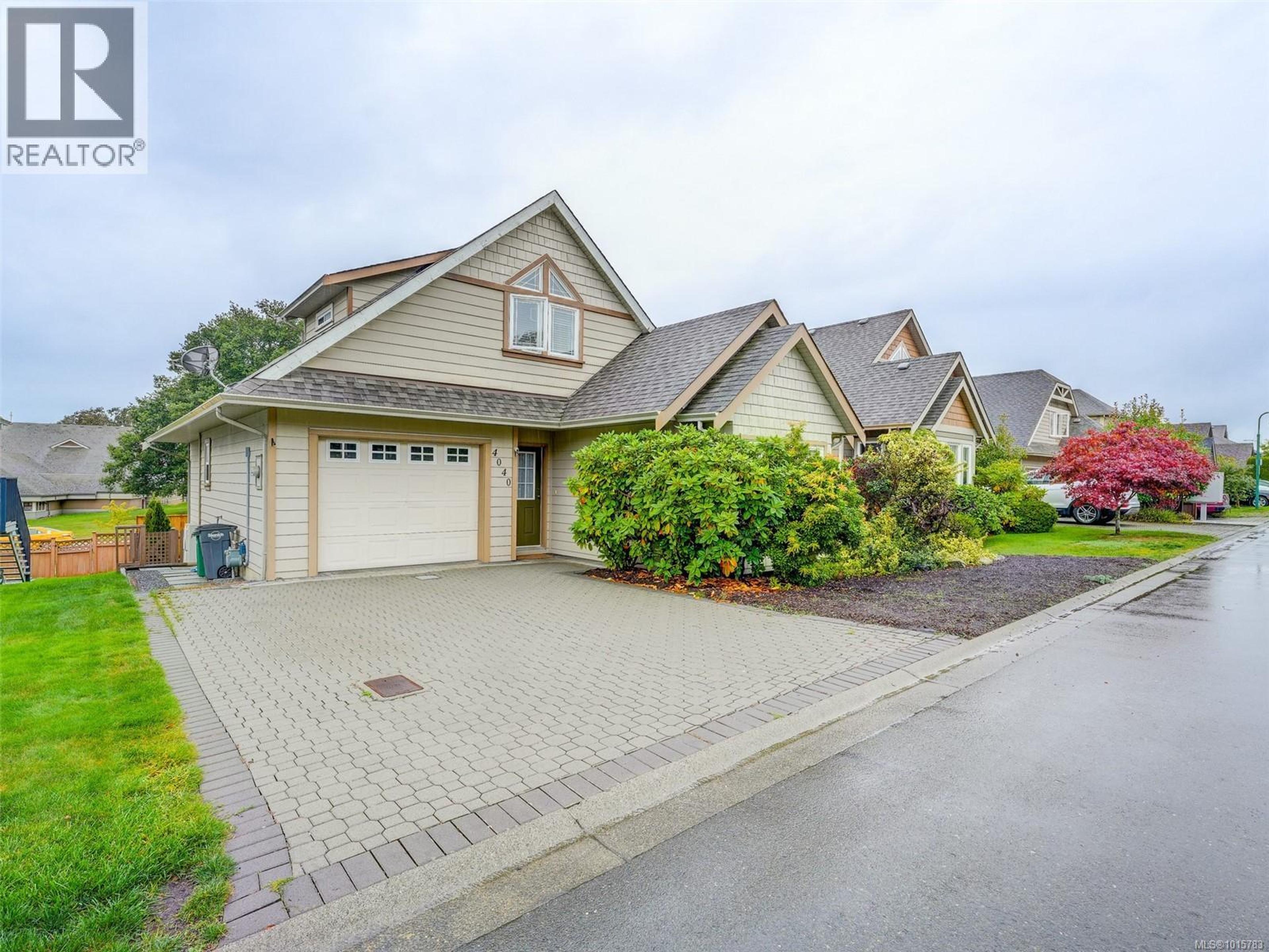 4040 Blackberry Lane, Saanich - Exteriors - Photo 2