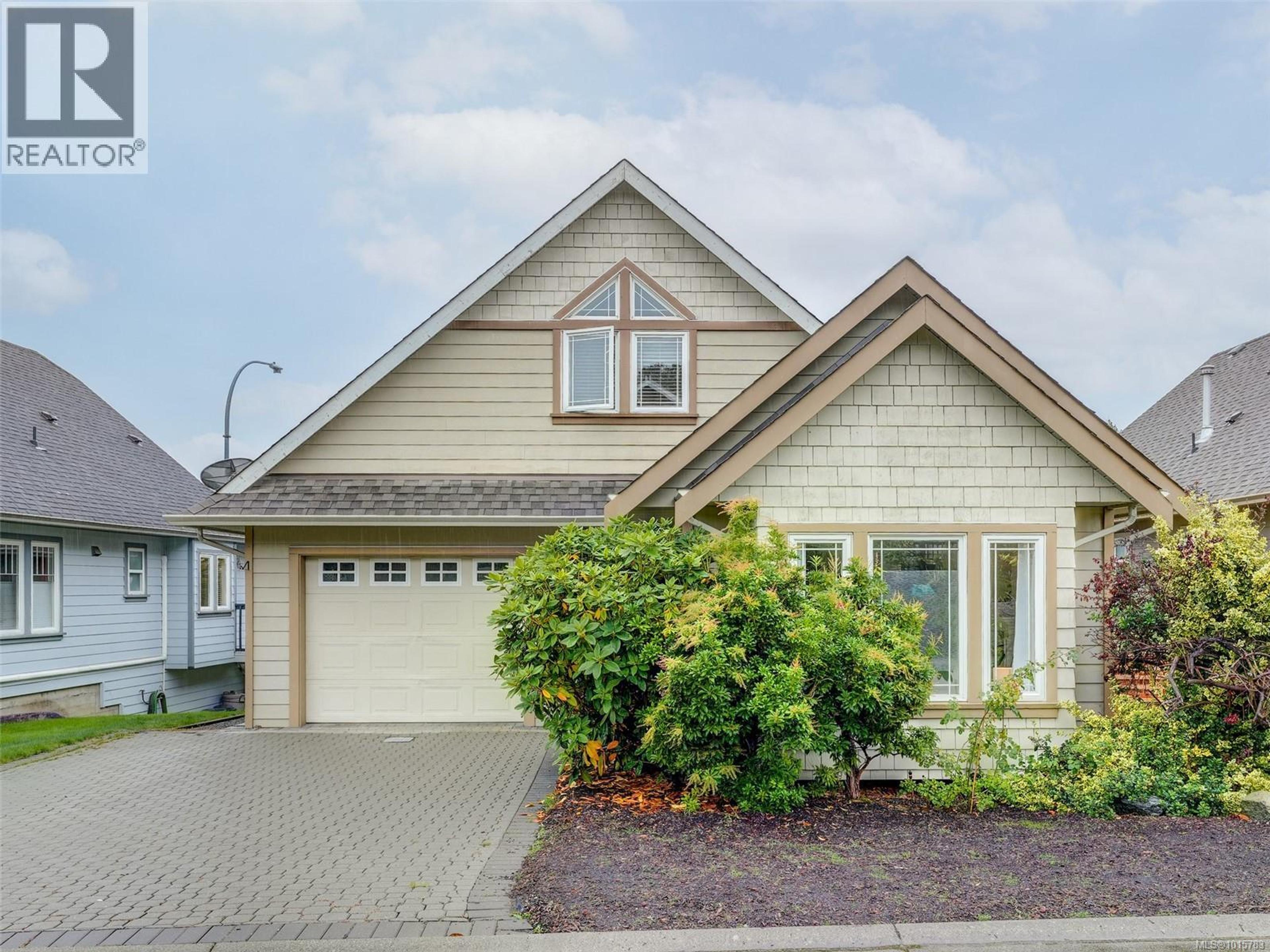 4040 Blackberry Lane, Saanich - Exteriors - Photo 4