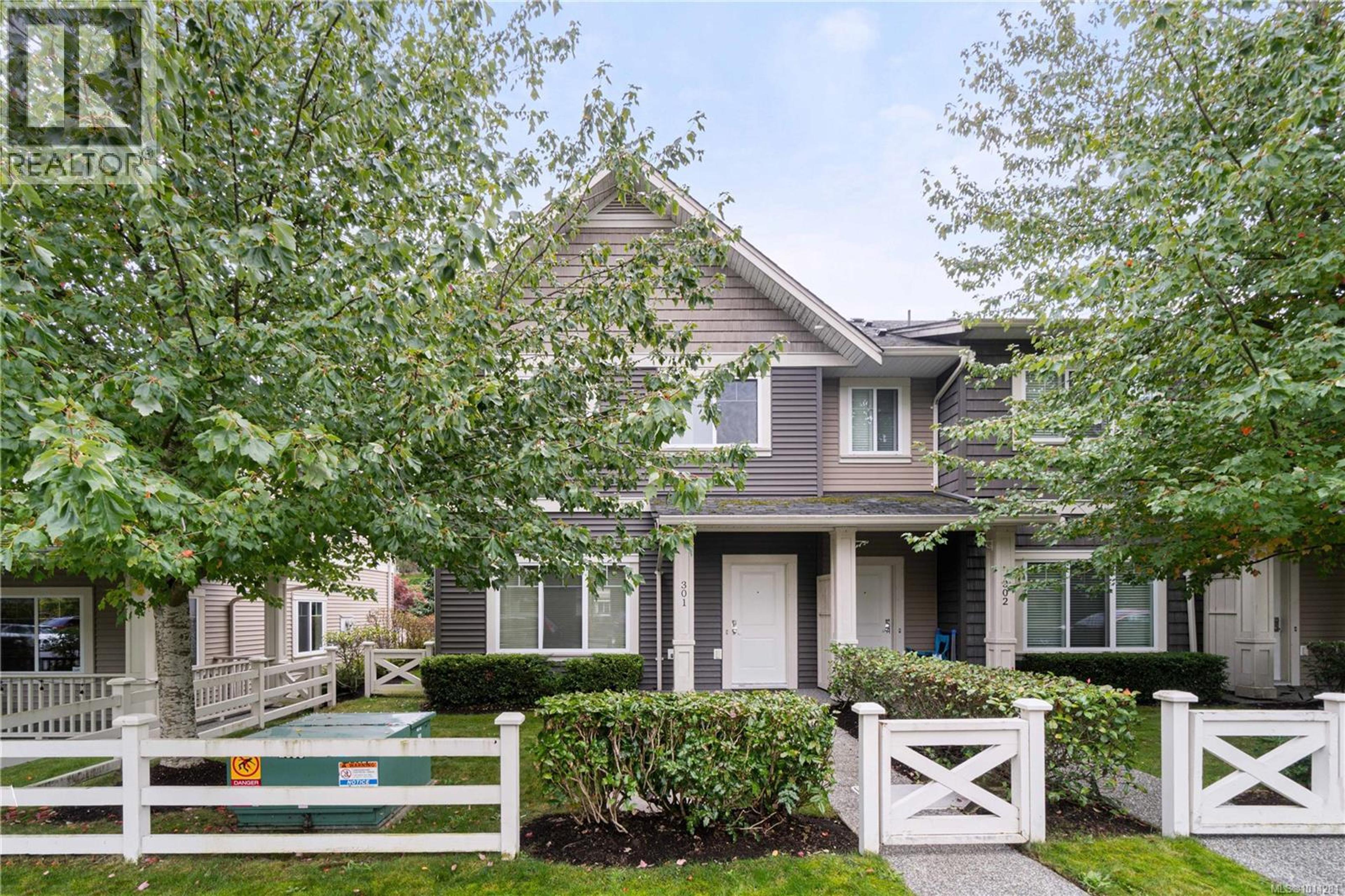 1675 Crescent View Dr, Nanaimo - Exteriors - Full Complex View - Photo 10