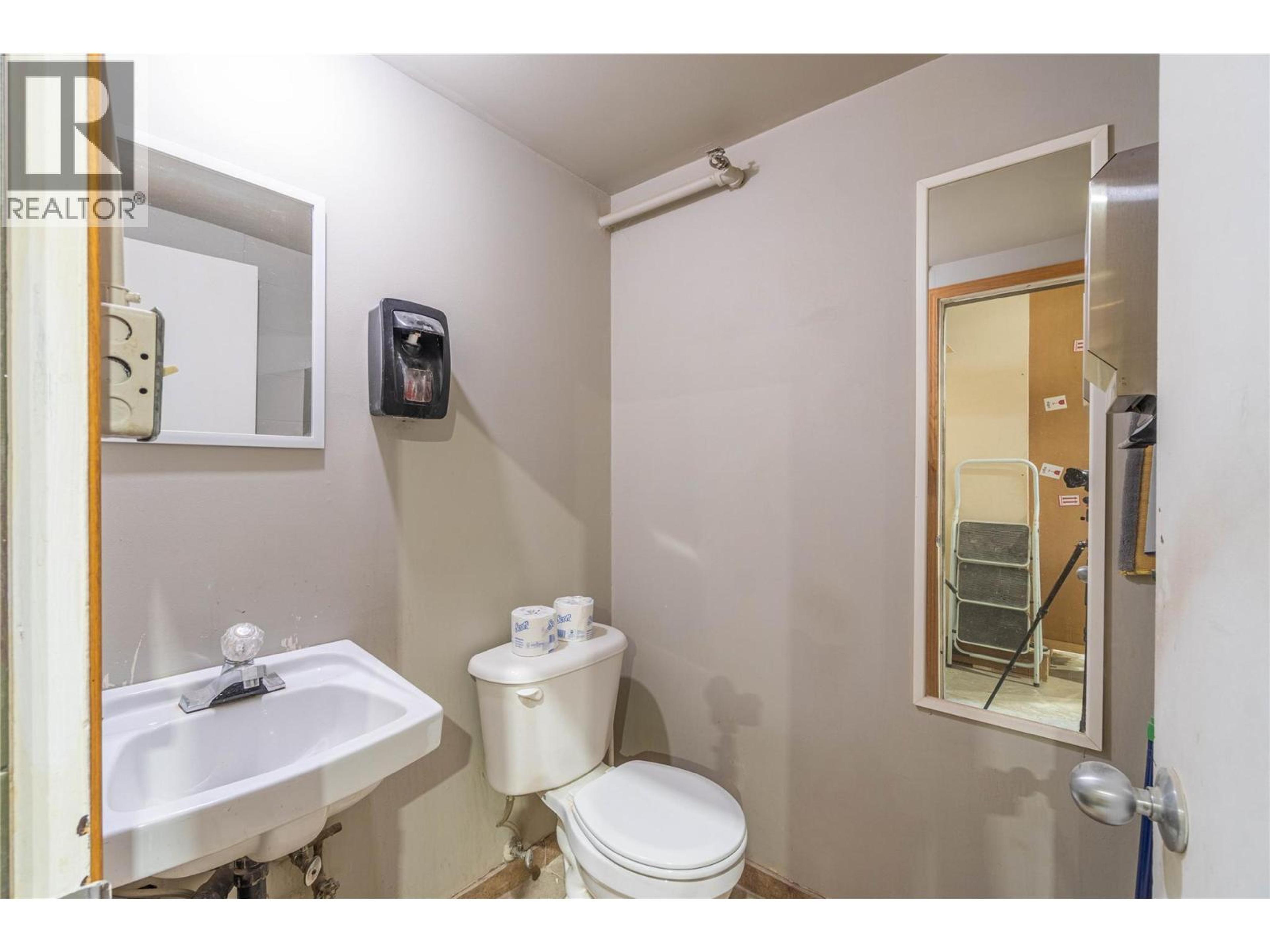 1139 12th Street, Kamloops - Common Areas - Photo 1