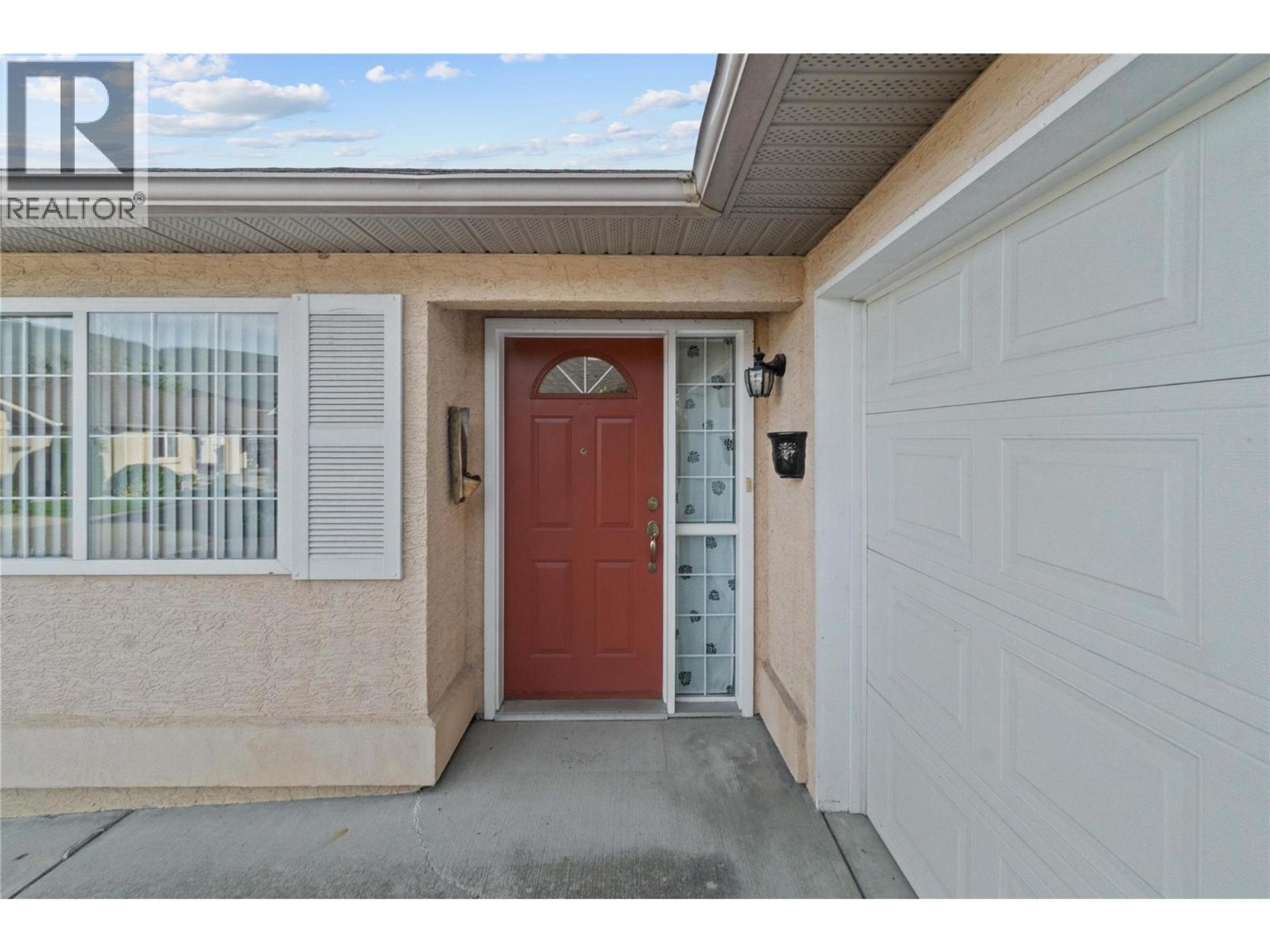 350 Hudson Street NW, Salmon Arm - Exteriors - Photo 1