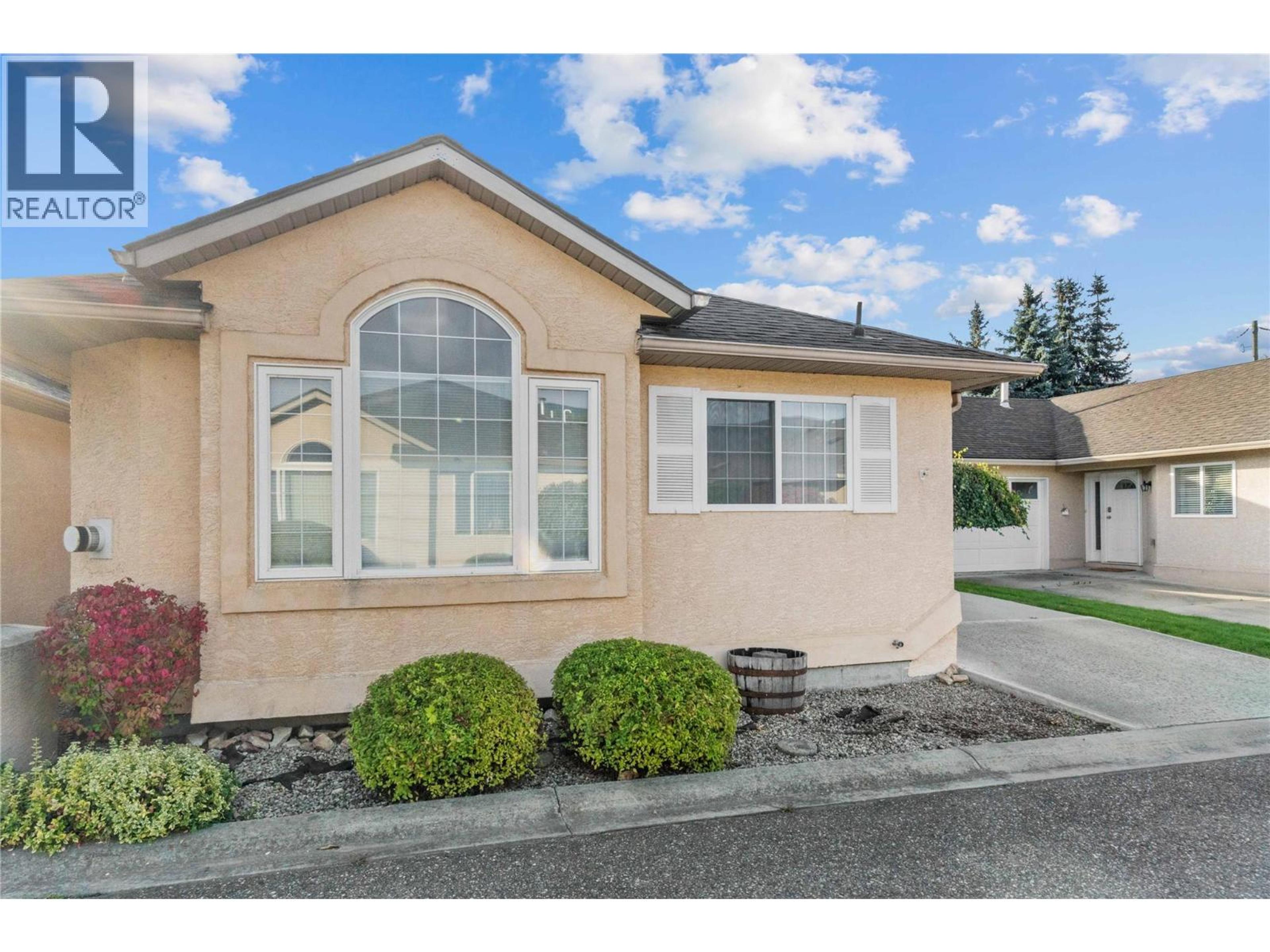 350 Hudson Street NW, Salmon Arm - Exteriors - Photo 4