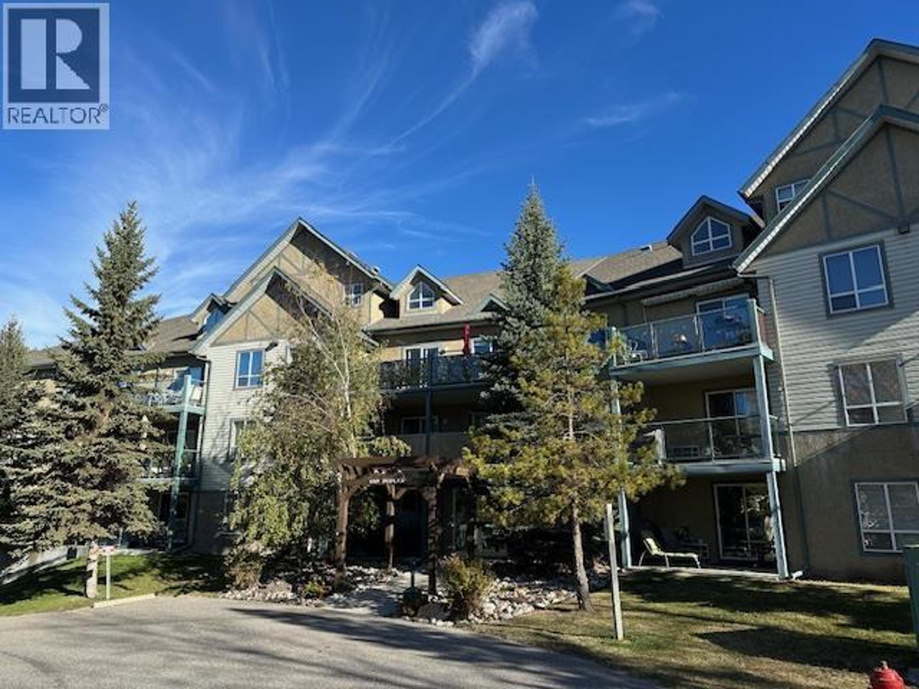 4769 Forsters Landing, Radium Hot Springs - Exteriors - Full Complex View - Photo 3