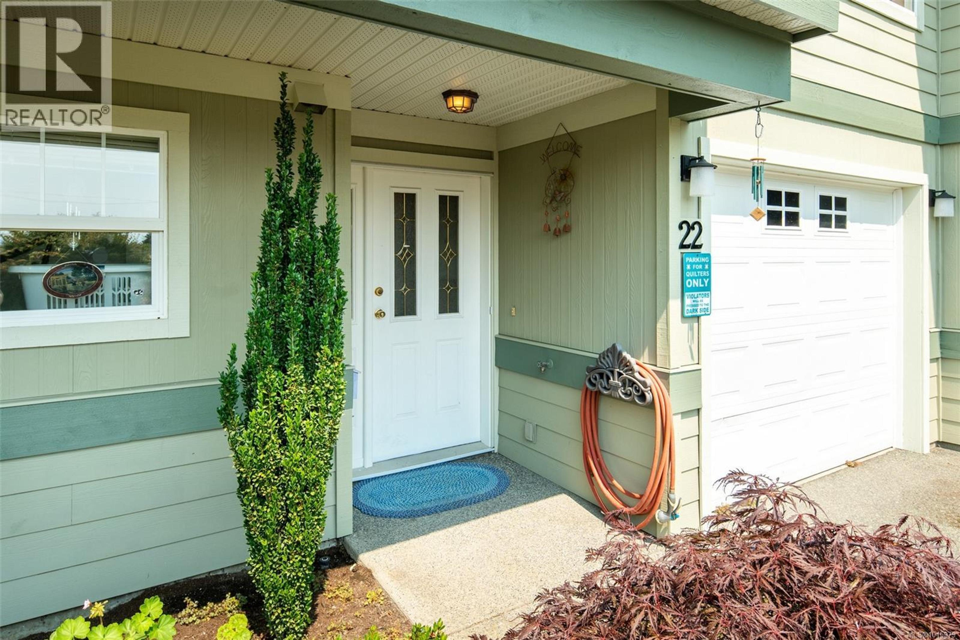 126 Hallowell Rd, View Royal - Exteriors - Photo 3