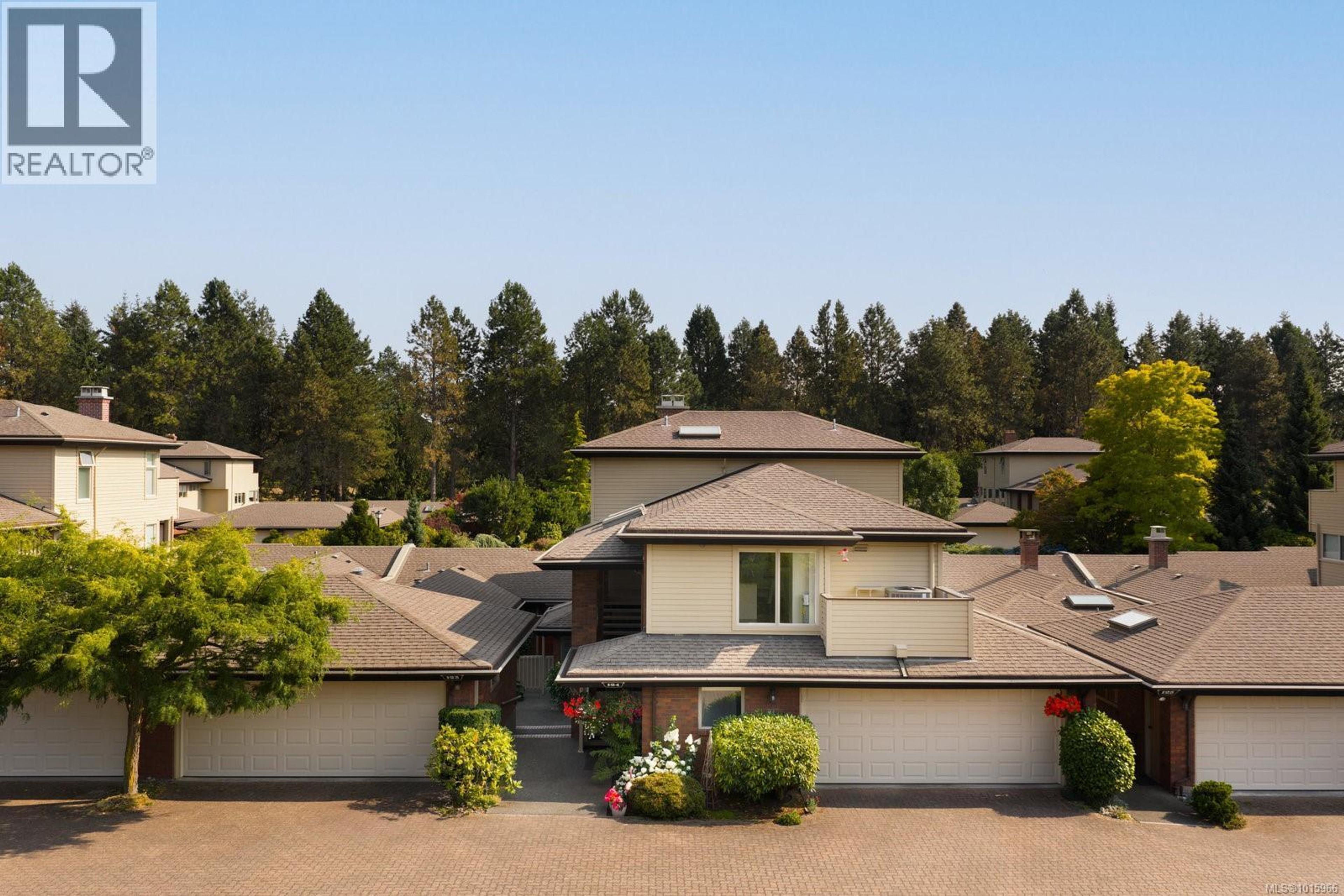 2345 Cedar Hill Cross Rd, Oak Bay - Exteriors - Full Complex View - Photo 6