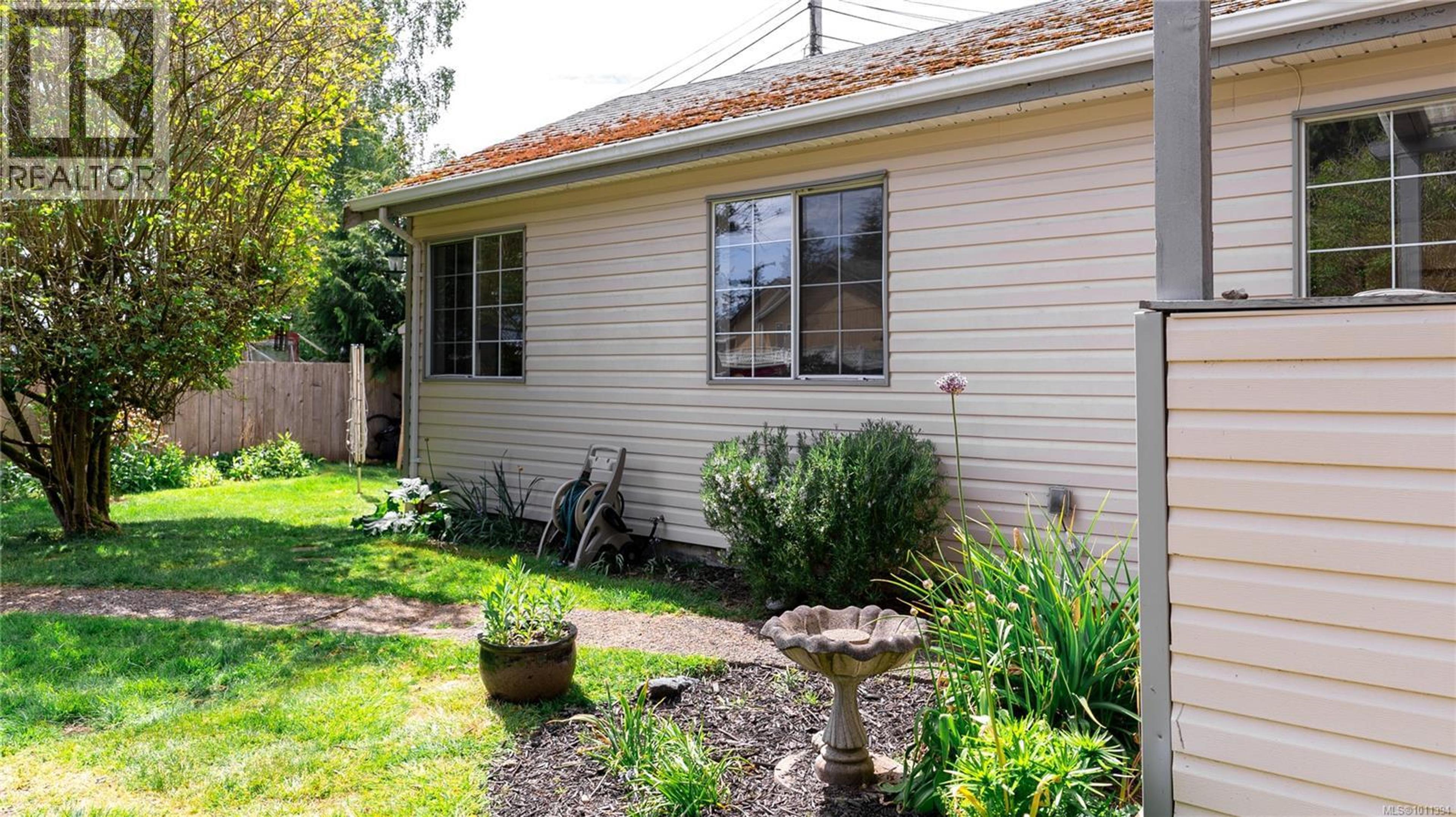 7885 West Coast Rd, Sooke - Exteriors - Photo 2