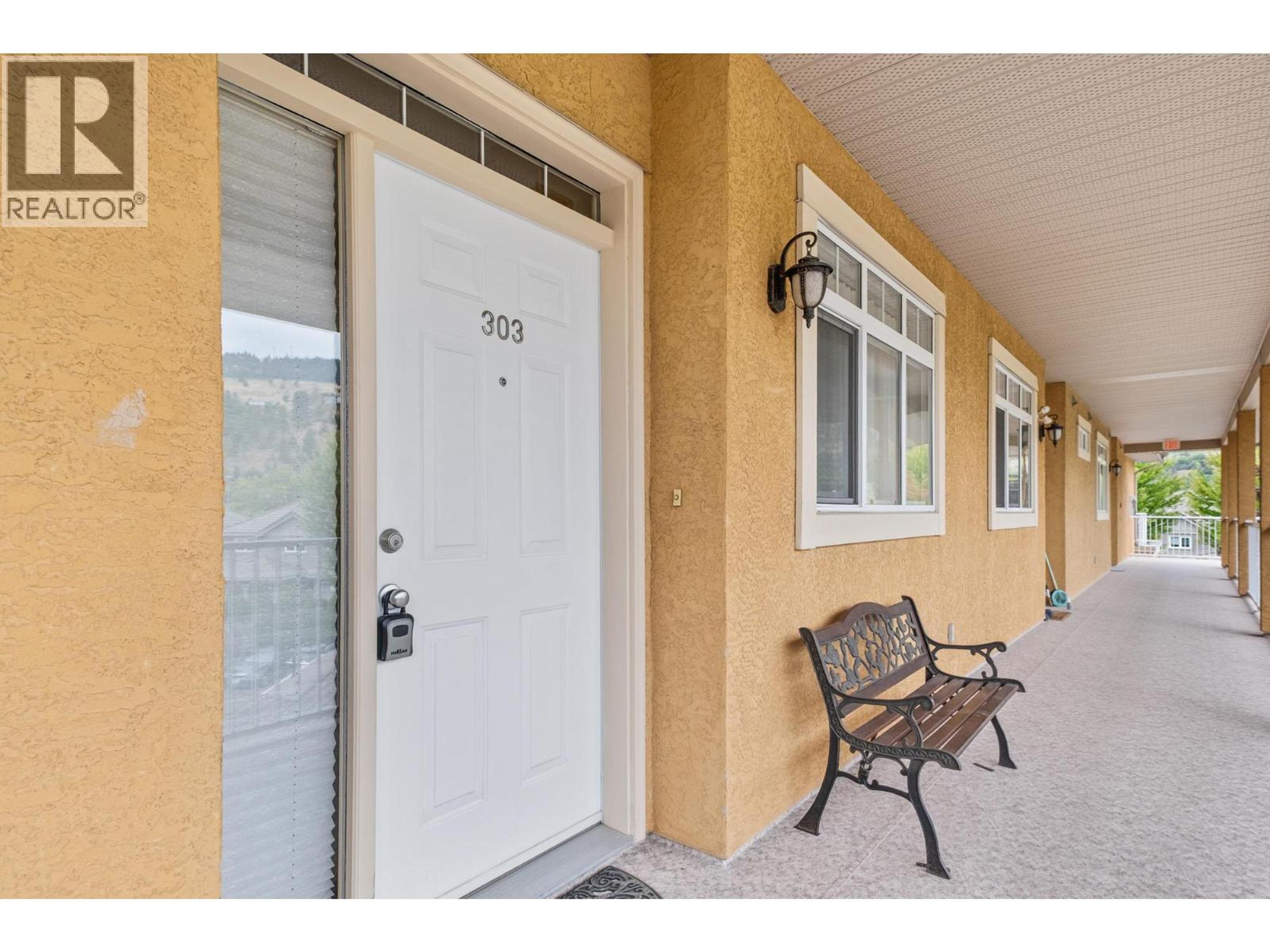 3570 Woodsdale Road, Lake Country - Exteriors - Photo 4