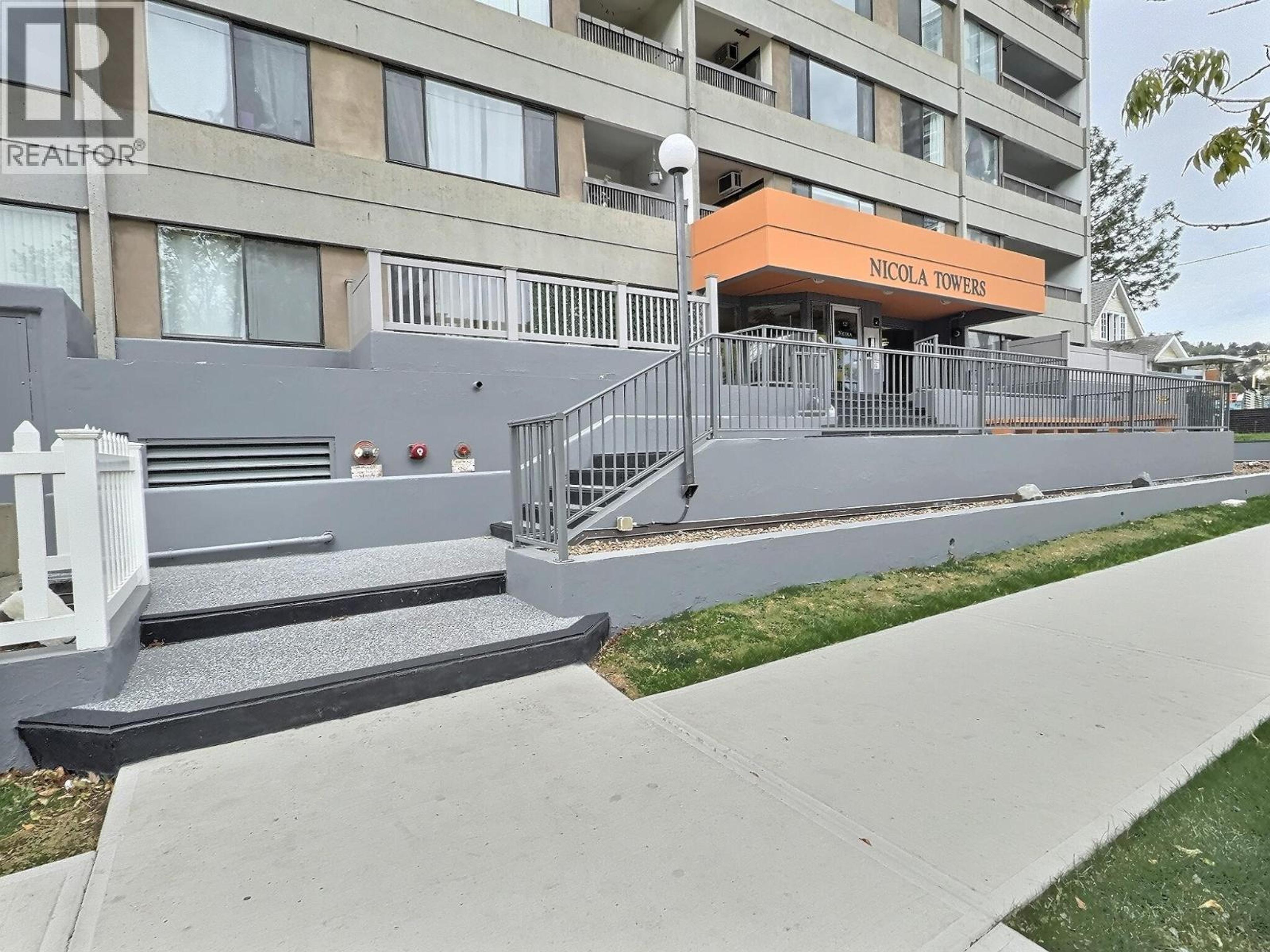 525 Nicola Street, Kamloops - Exteriors - Photo 2