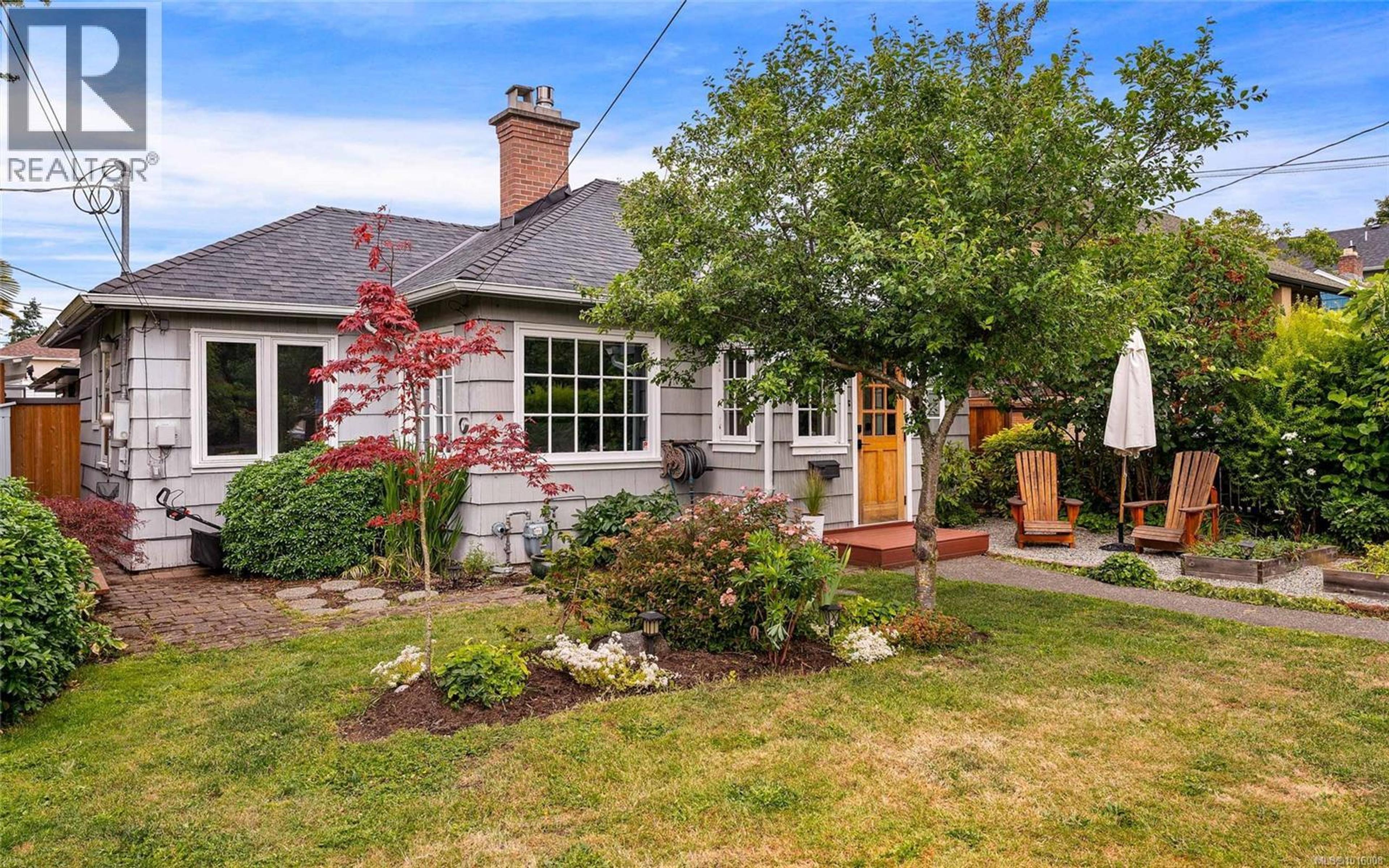 2540 Empire St, Victoria - Exteriors - Photo 3