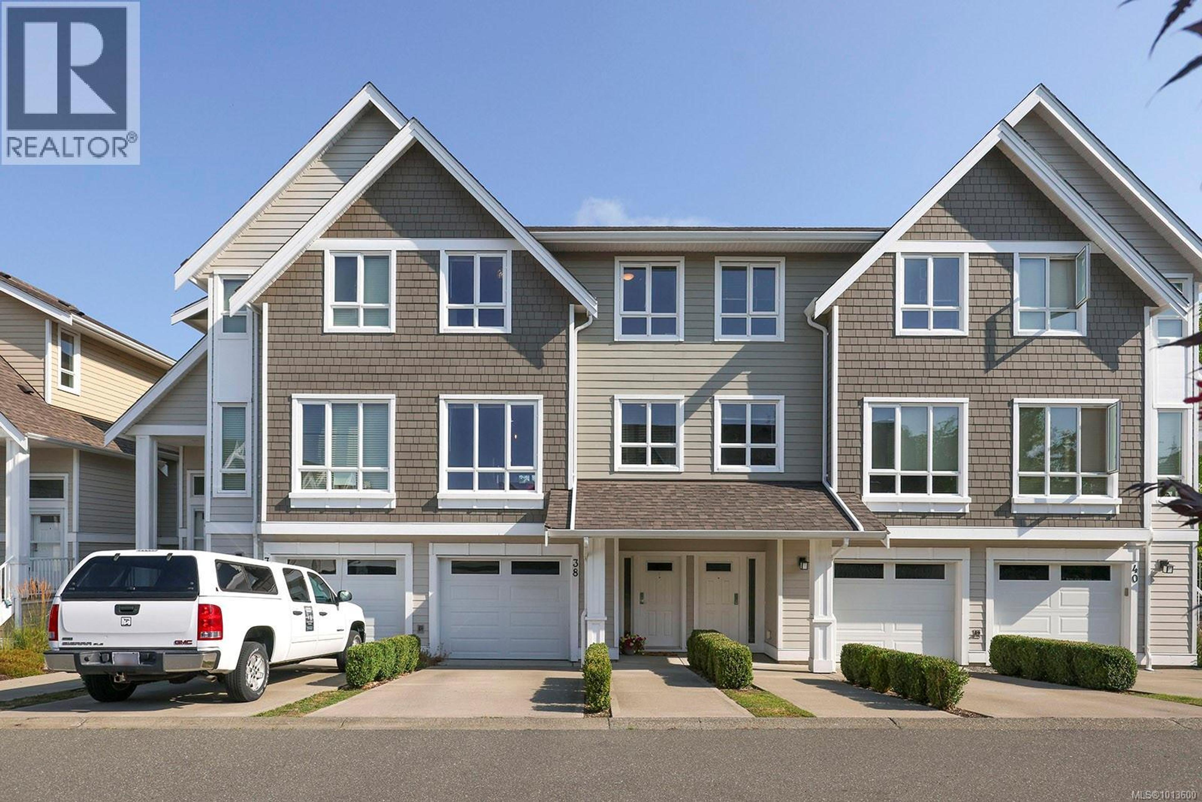 700 Lancaster Way, Comox - Exteriors - Full Complex View - Photo 1