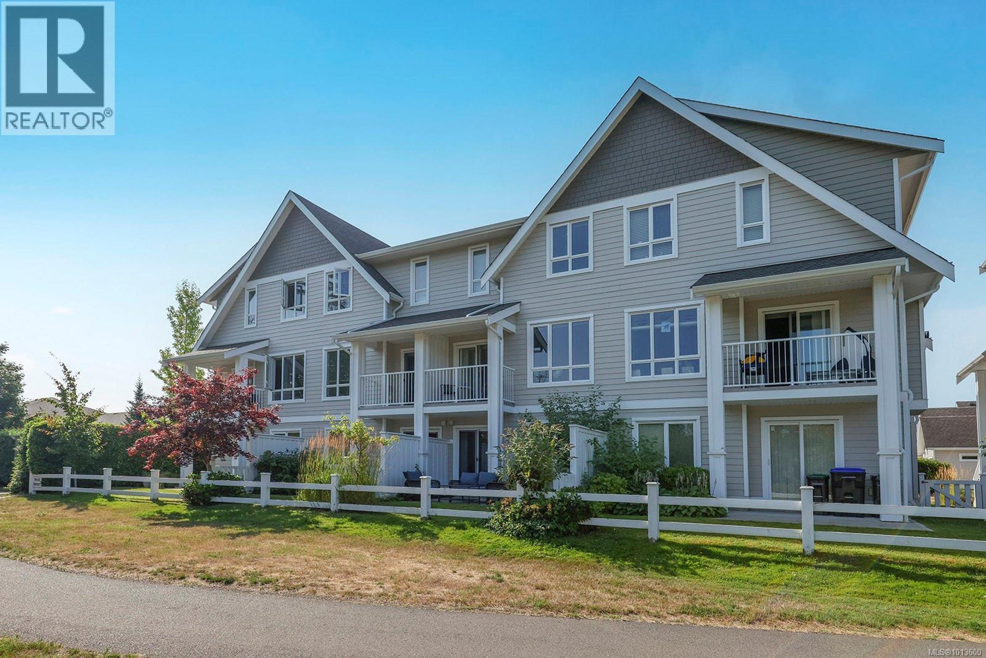 700 Lancaster Way, Comox - Exteriors - Full Complex View - Photo 4