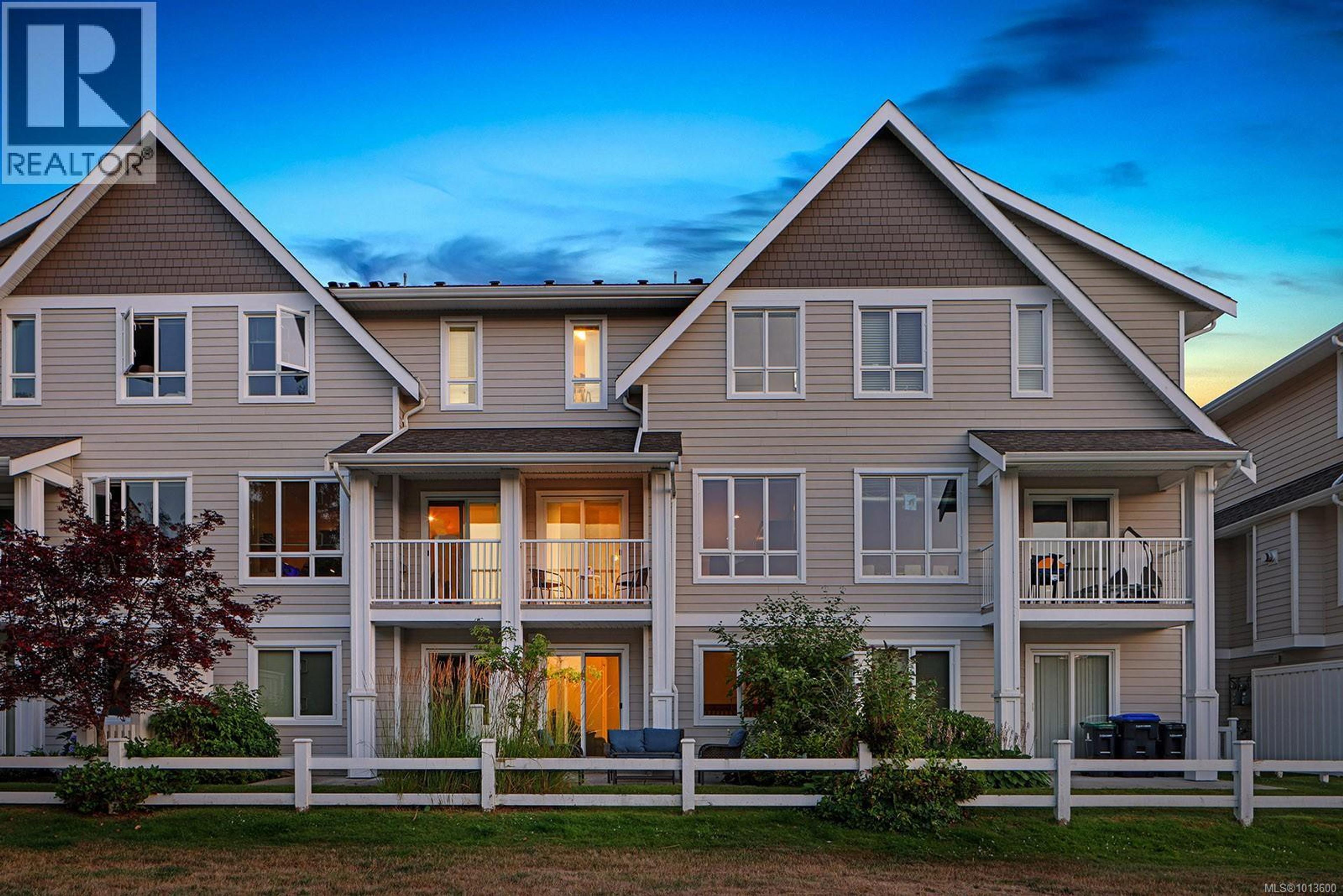 700 Lancaster Way, Comox - Exteriors - Photo 5