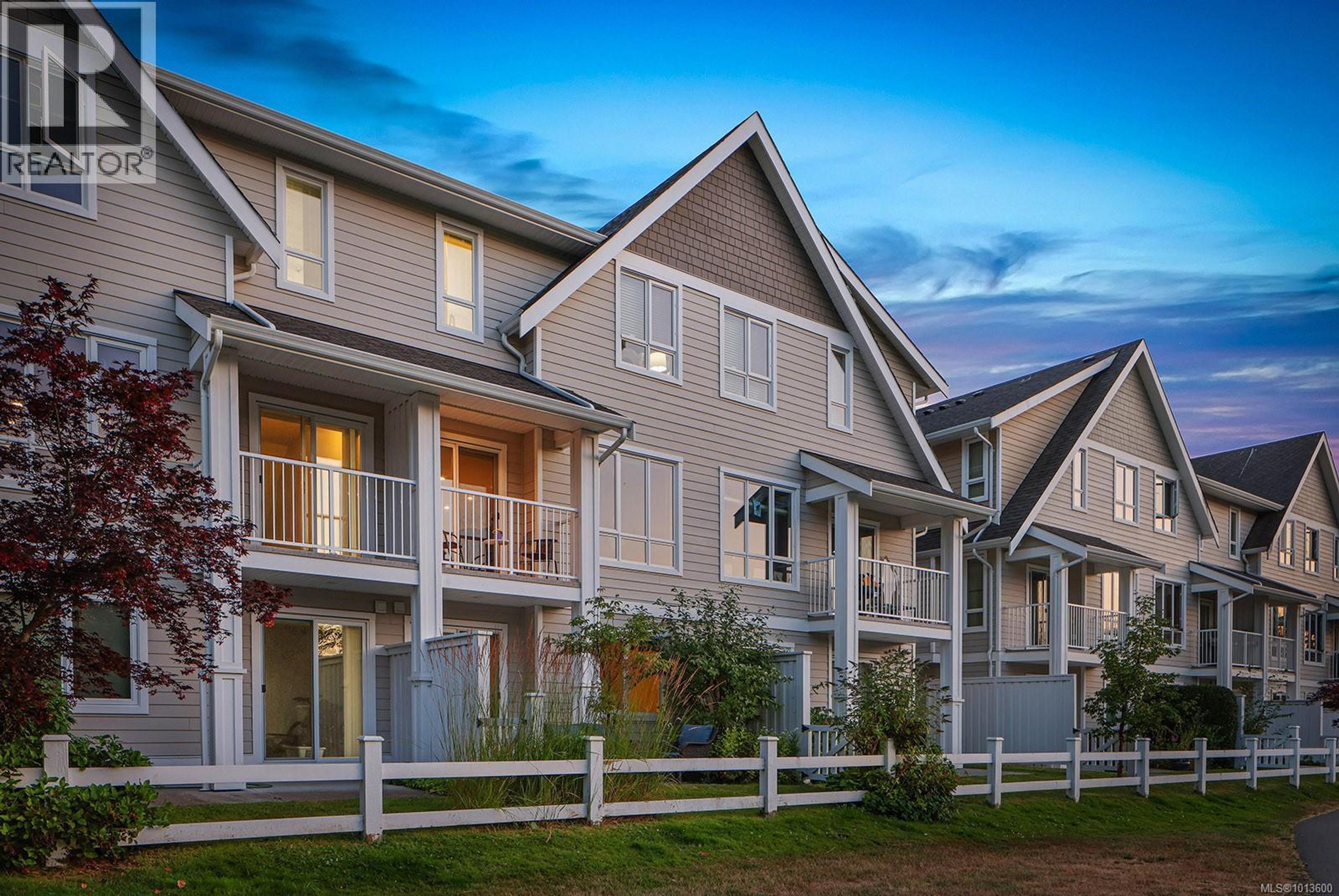 700 Lancaster Way, Comox - Exteriors - Full Complex View - Photo 8