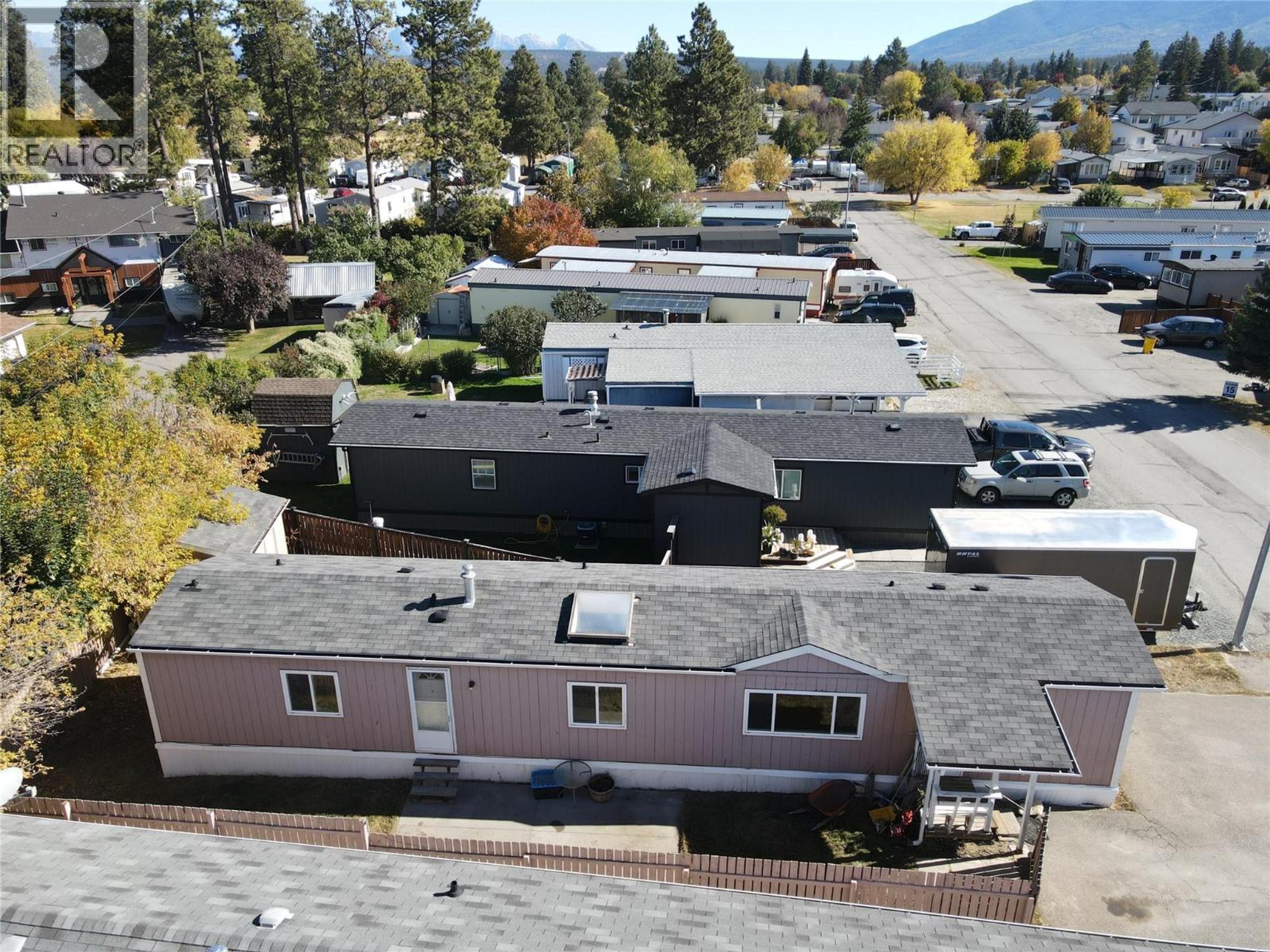 724 Innes Avenue, Cranbrook - Exteriors - Full Complex View, Drone/Aerial View - Photo 1