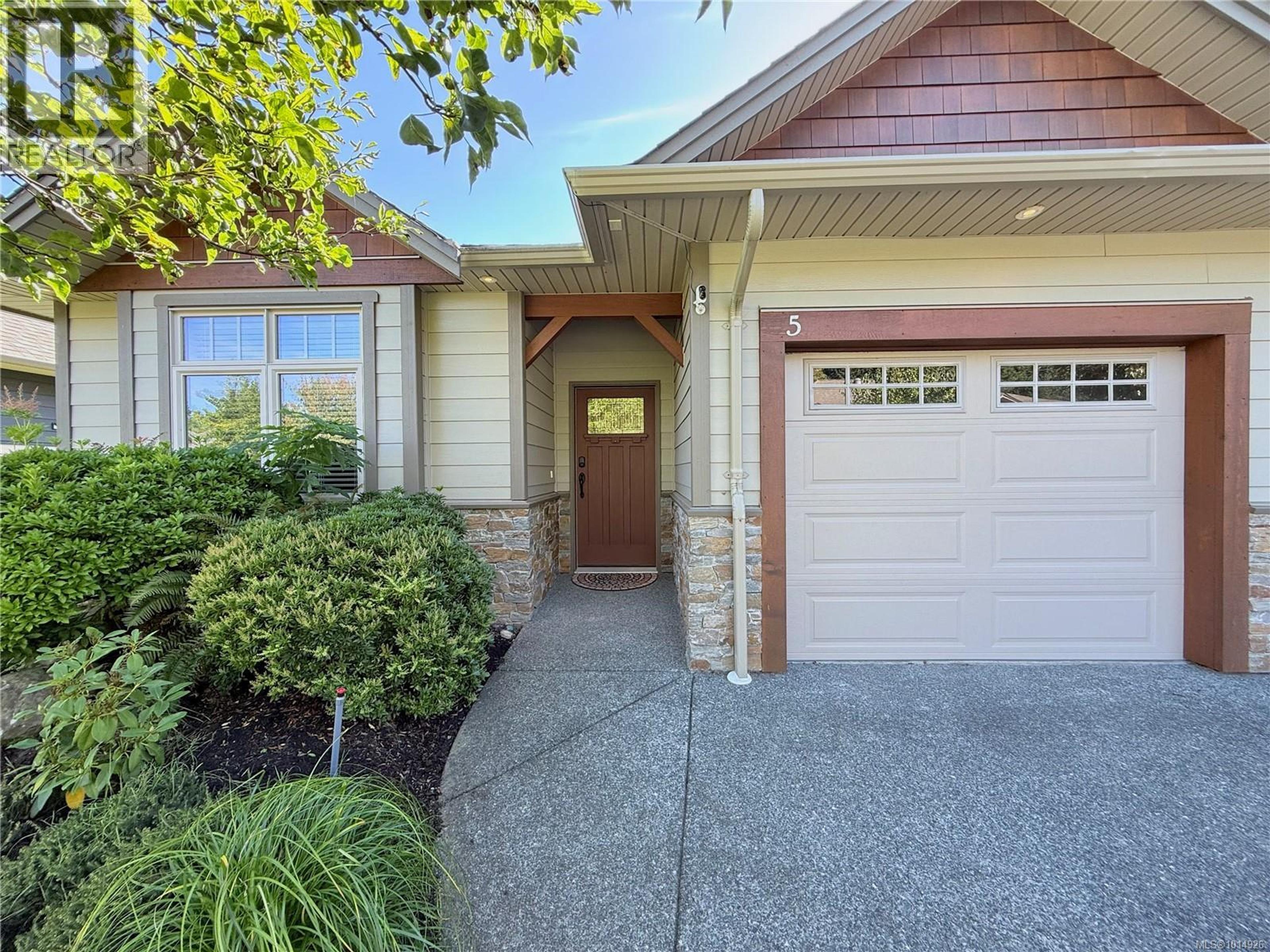 48 McPhedran Rd S, Campbell River - Exteriors - Photo 1