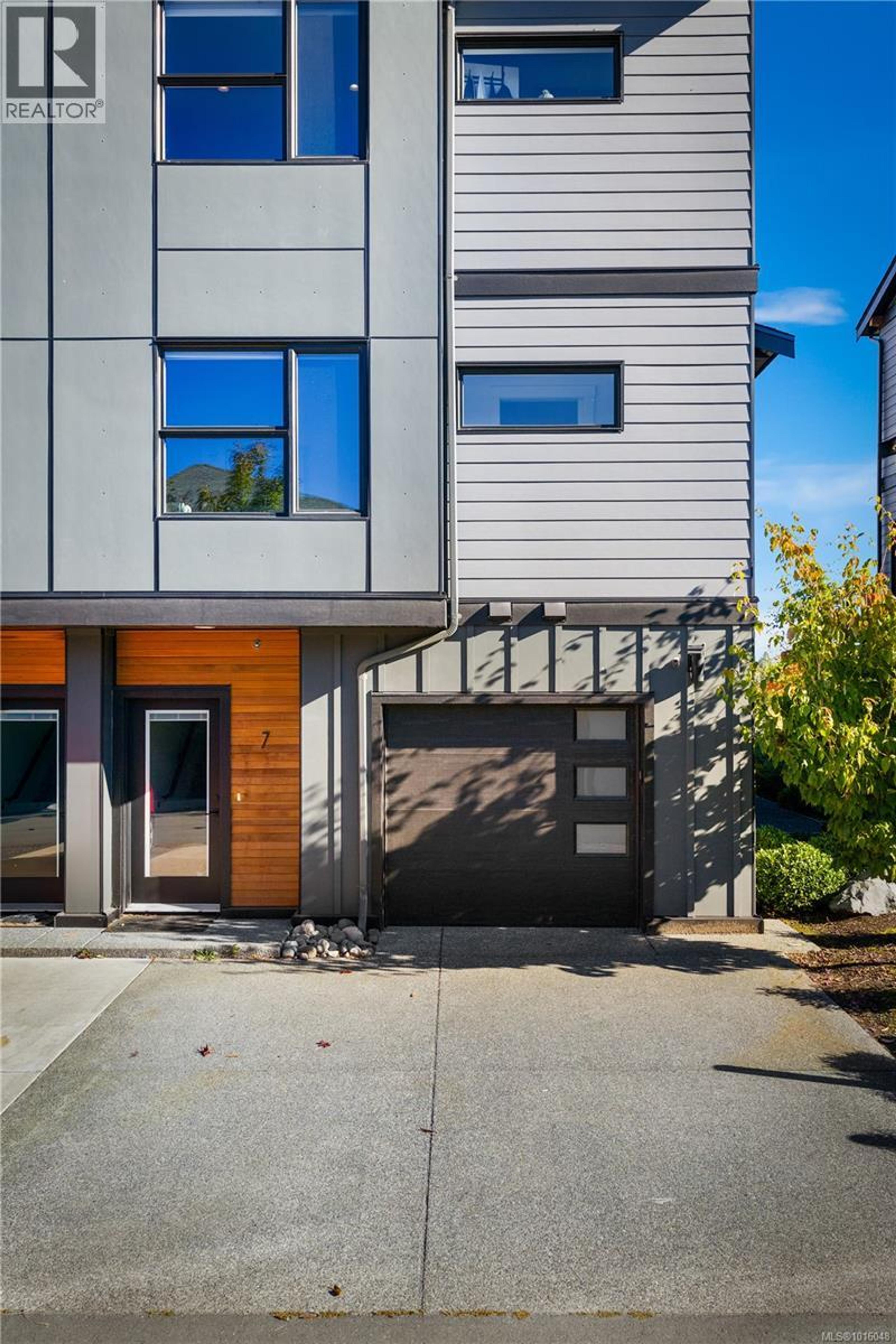 3016 Alder St S, Campbell River - Exteriors - Photo 3