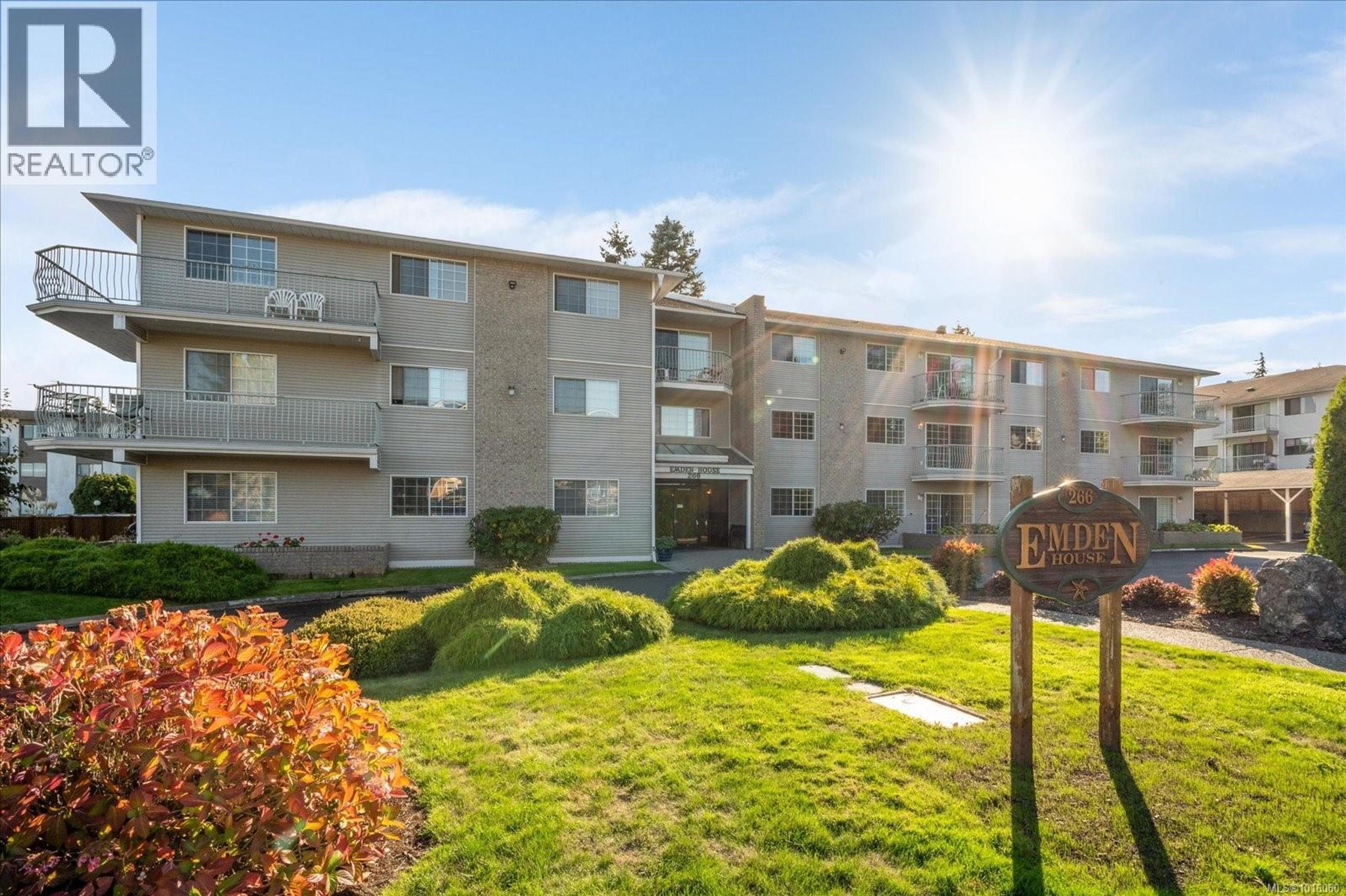 266 Hirst Ave W, Parksville - Exteriors - Photo 1