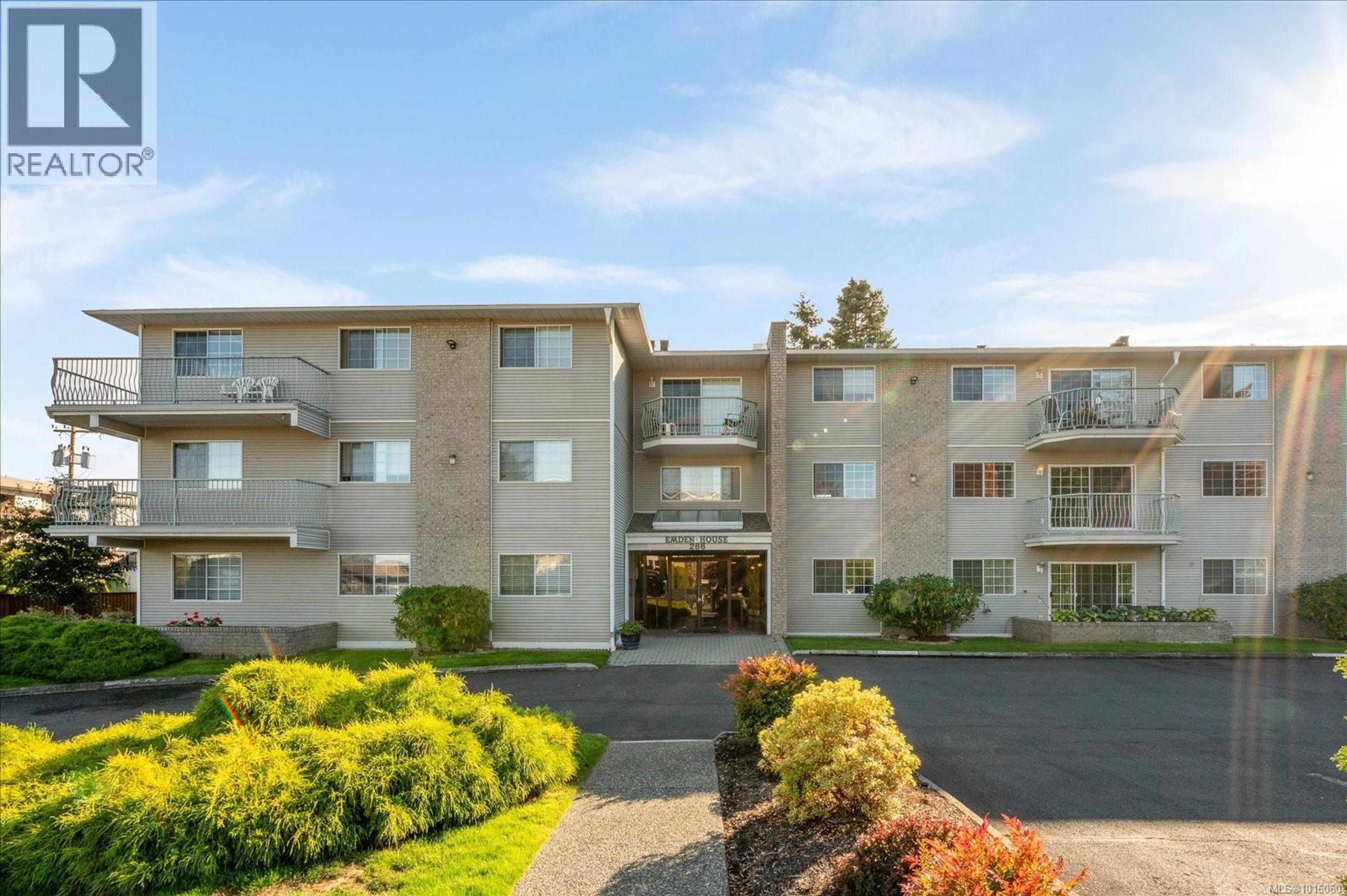 266 Hirst Ave W, Parksville - Exteriors - Full Complex View - Photo 2