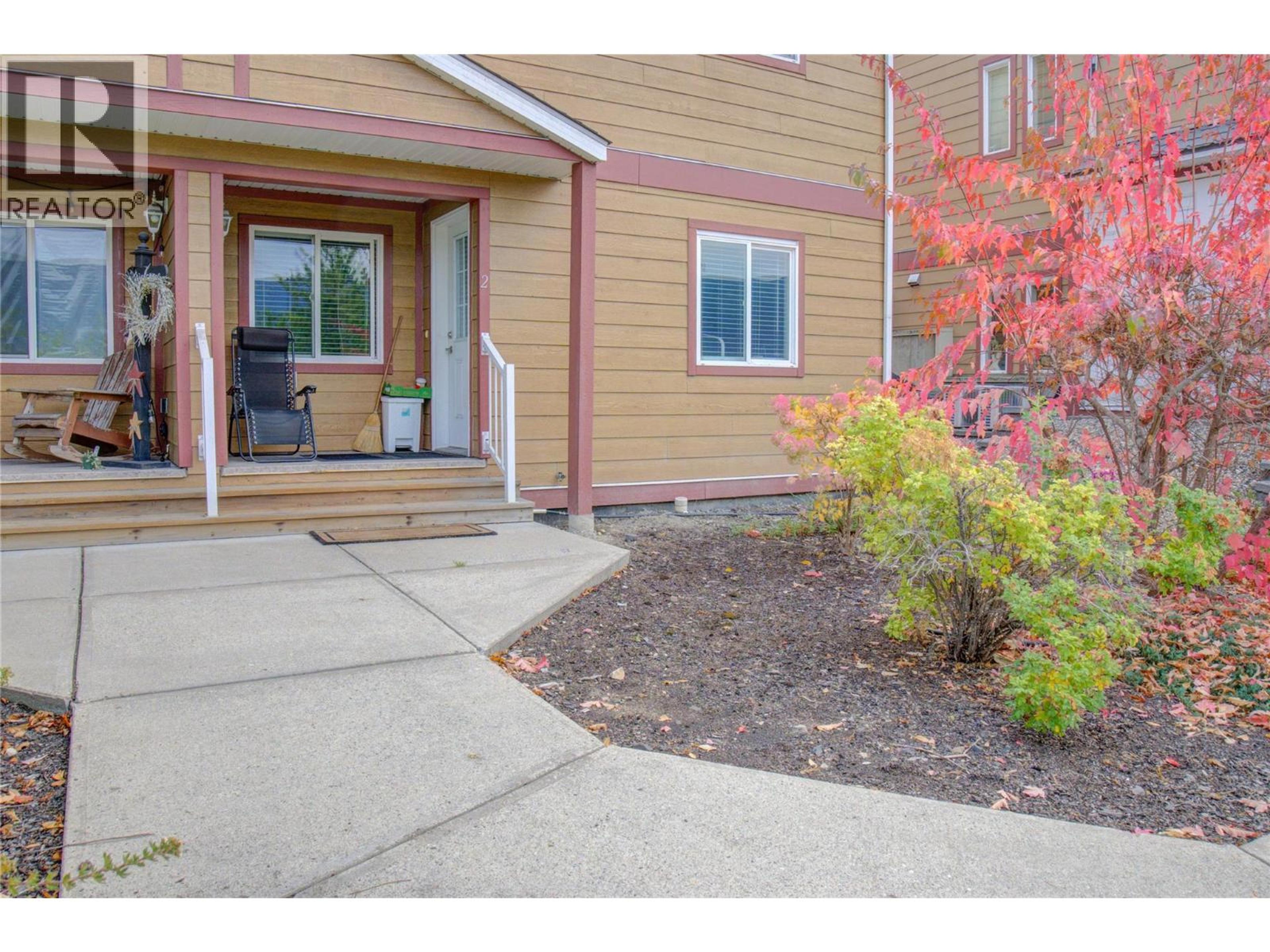 1070 1 Street SE, Salmon Arm - Exteriors - Photo 4