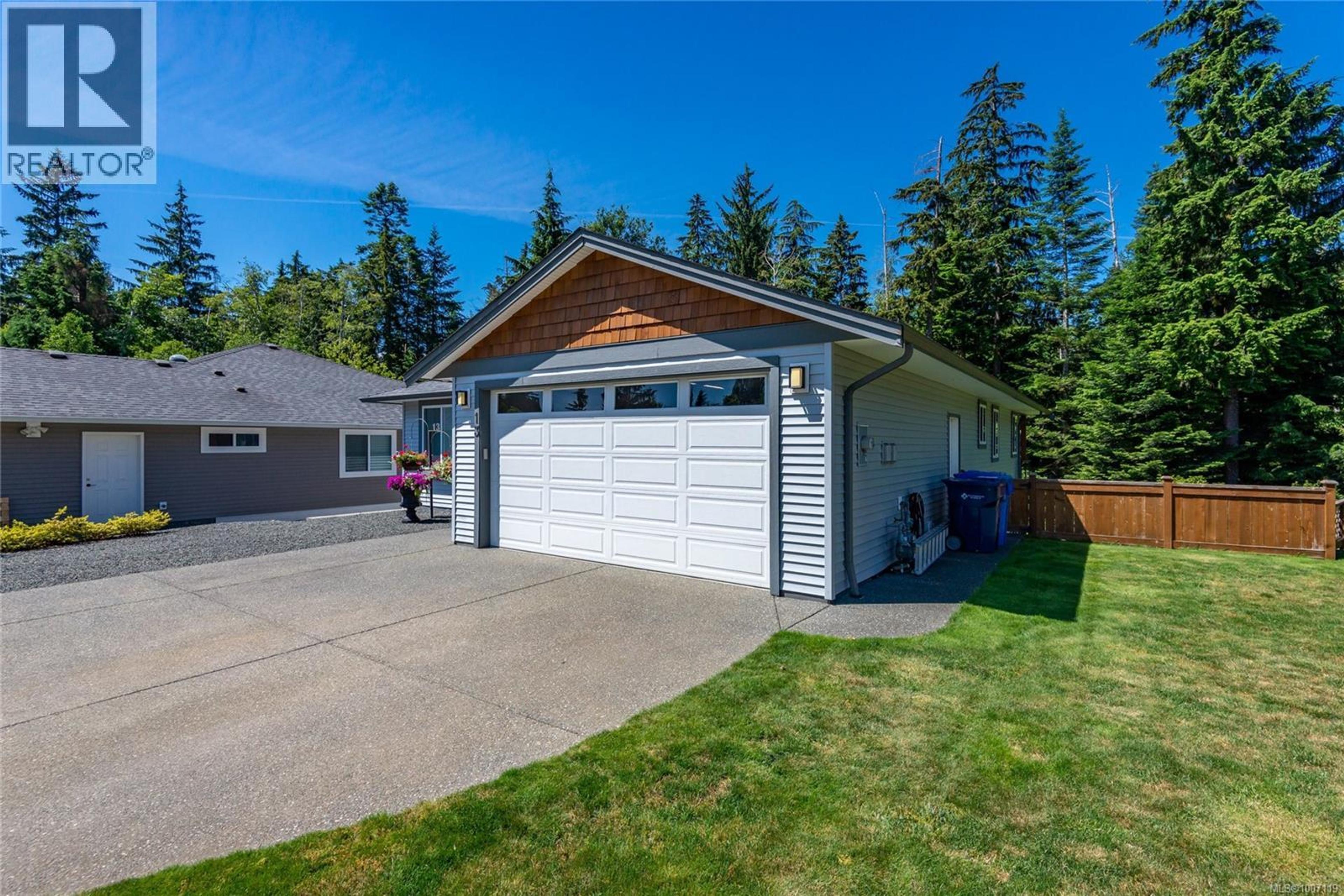 100 McPhedran Rd, Campbell River - Exteriors - Photo 3