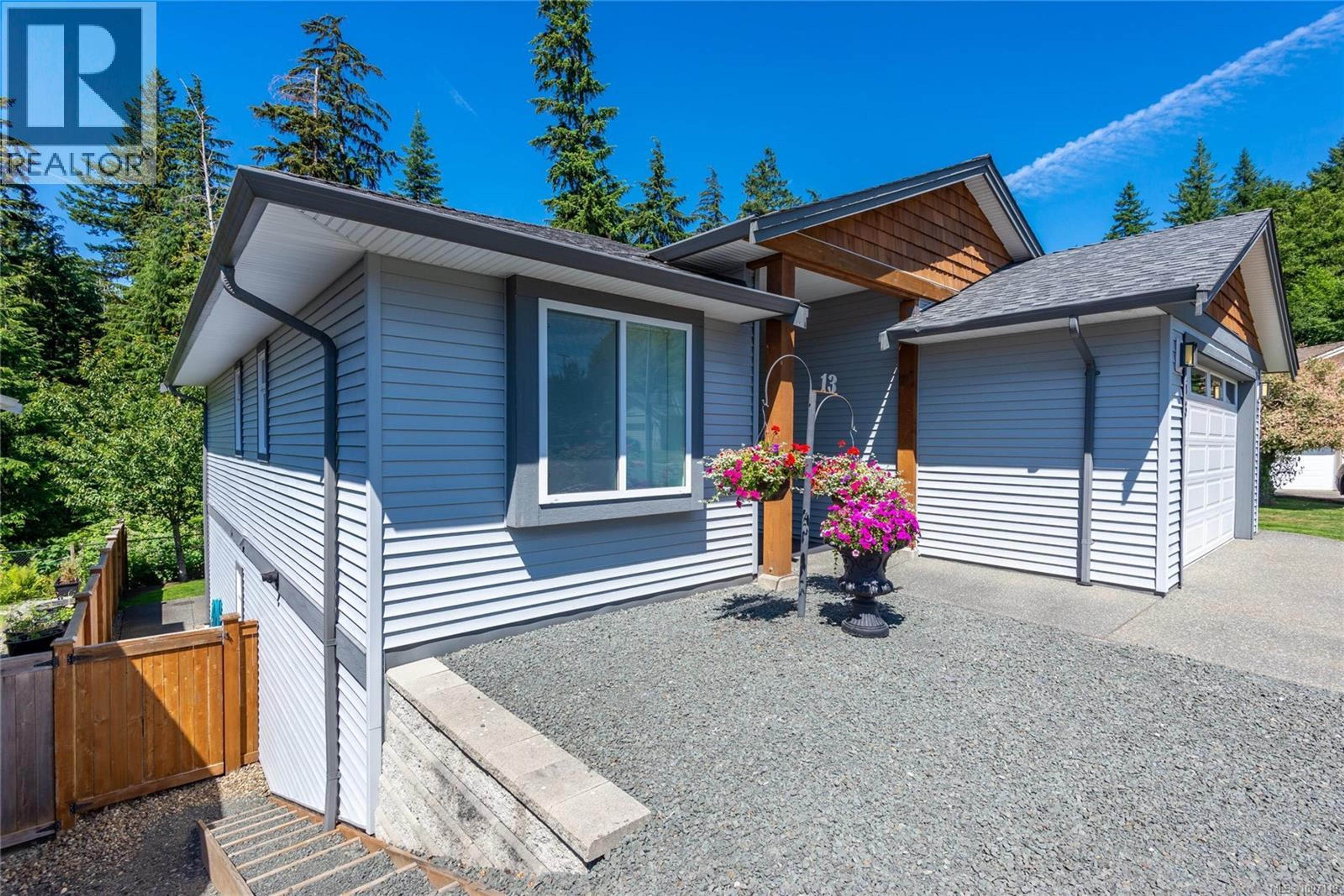 100 McPhedran Rd, Campbell River - Exteriors - Photo 4