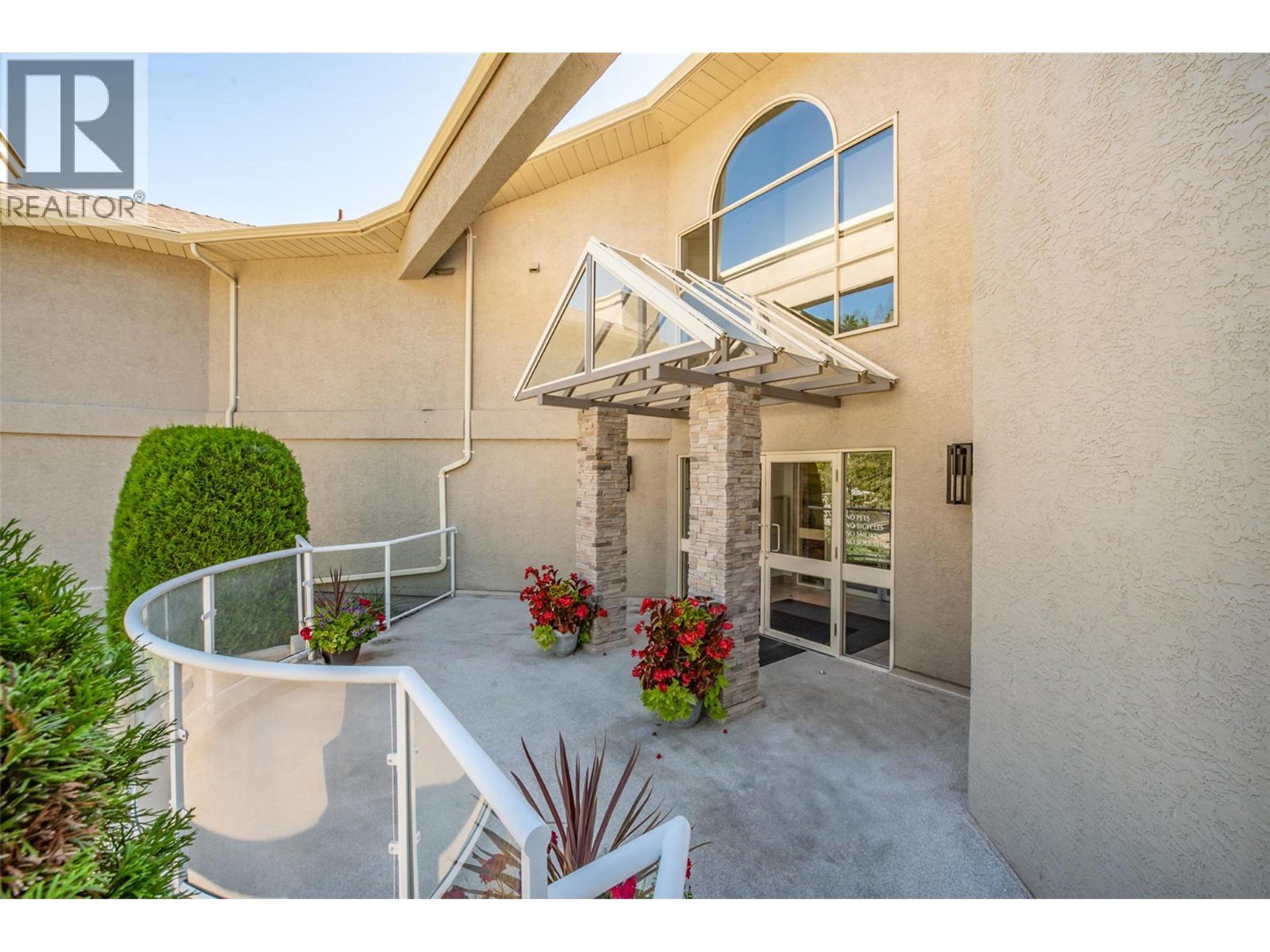 980 DILWORTH Drive, Kelowna - Exteriors - Photo 2