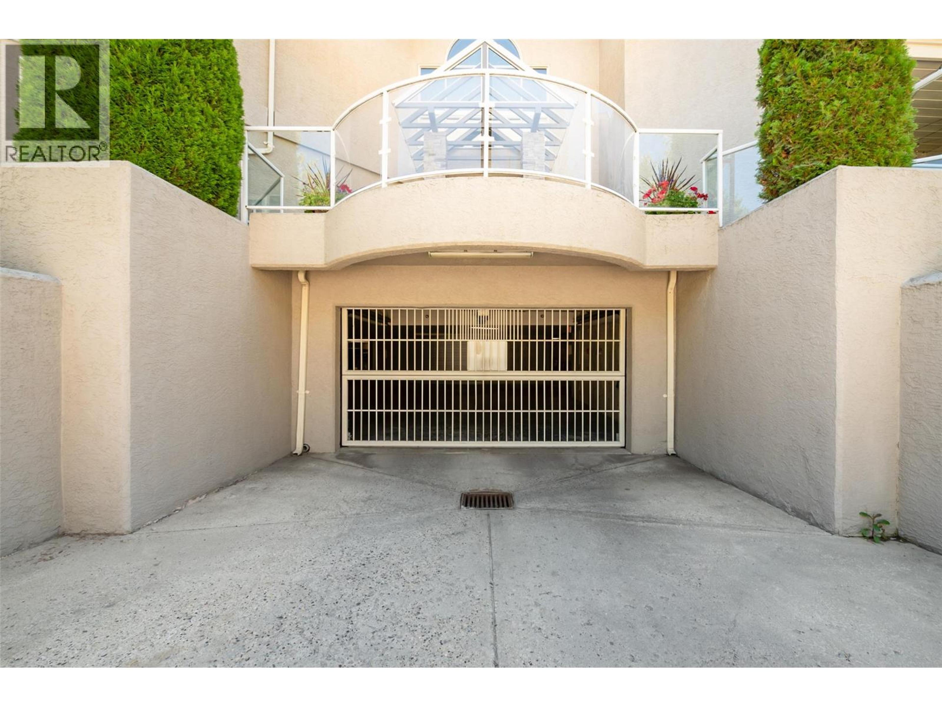 980 DILWORTH Drive, Kelowna - Exteriors - Photo 4