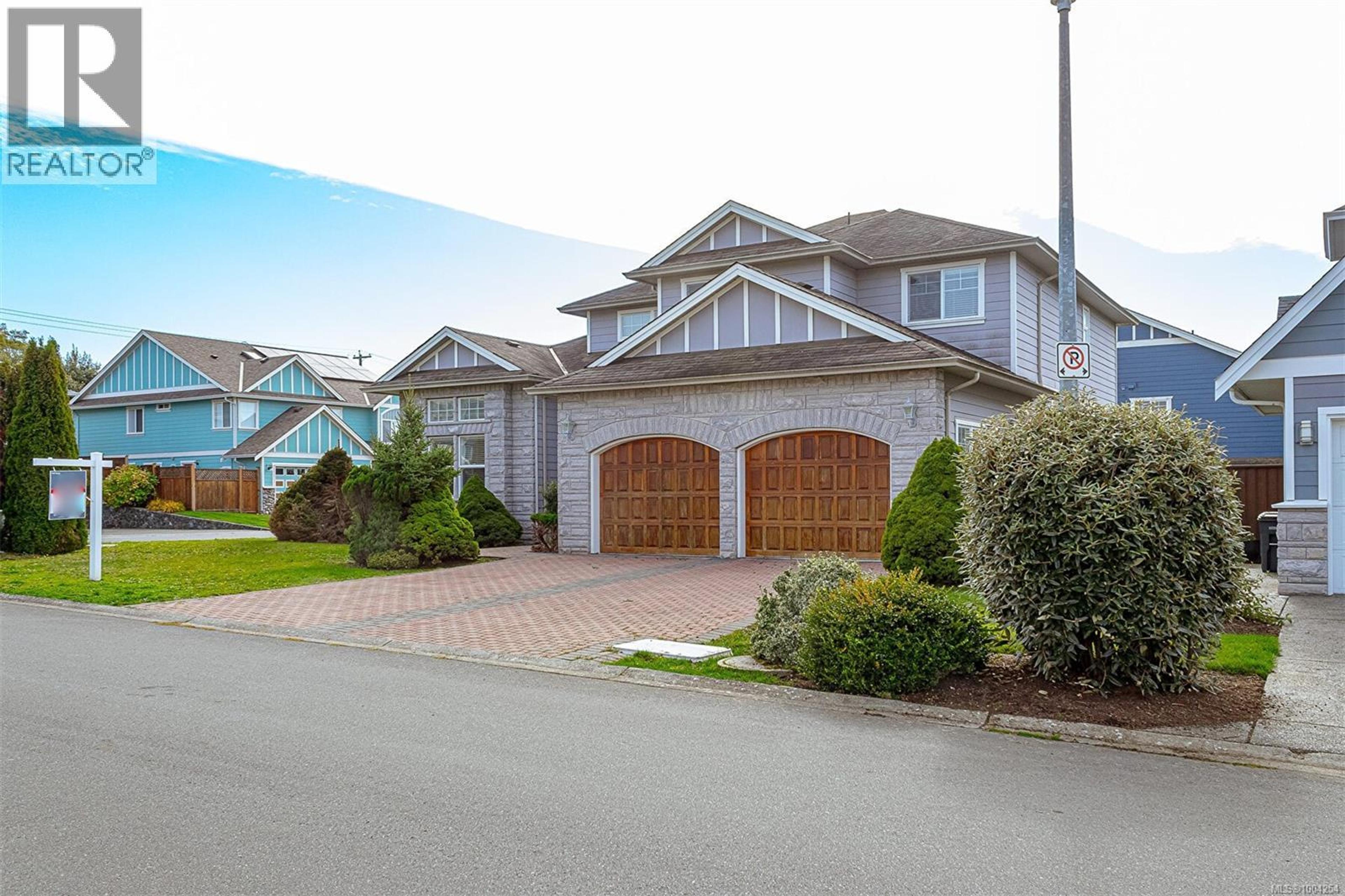 1734 Mamich Cir, Saanich - Exteriors - Photo 1