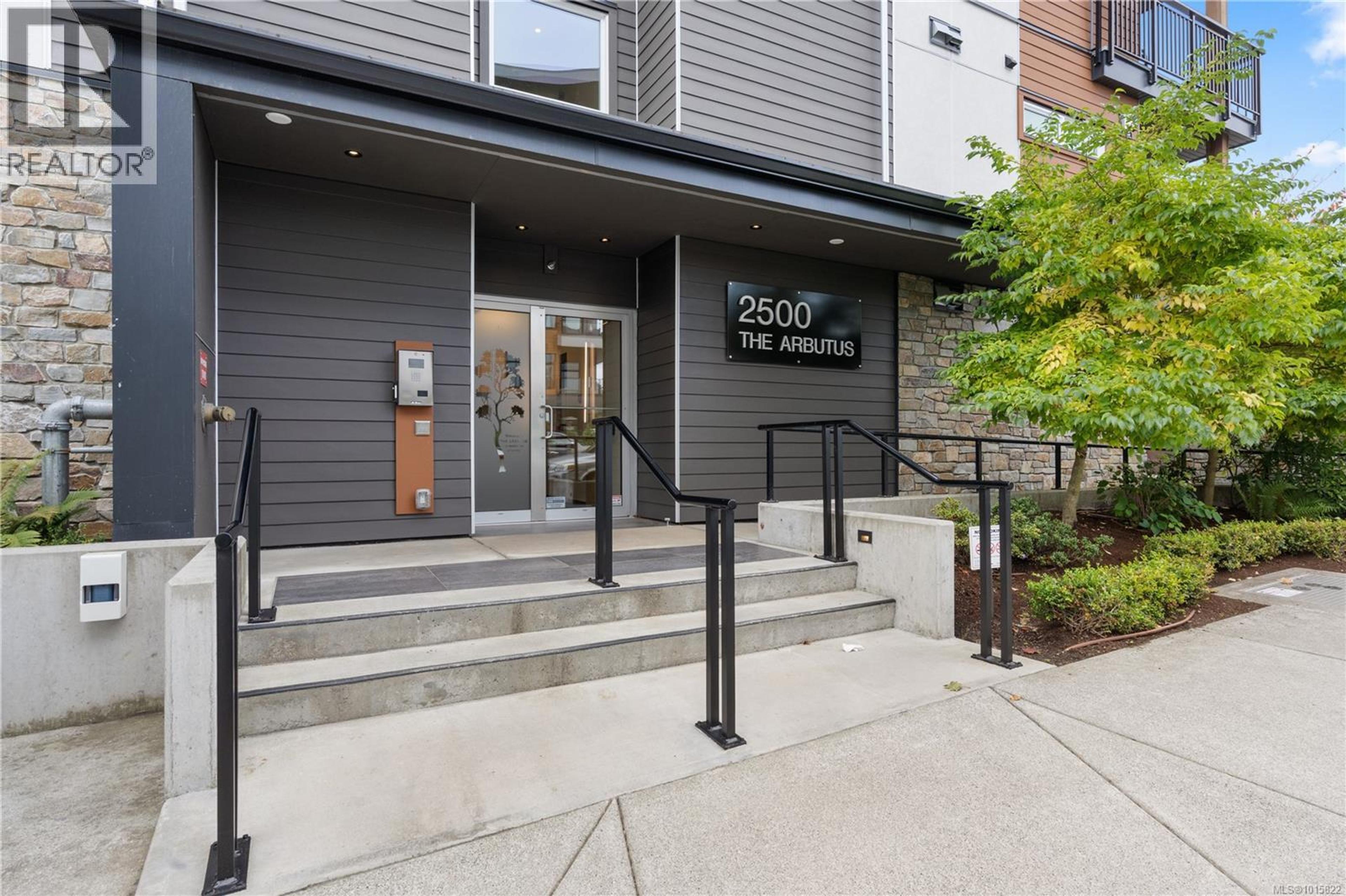 2500 Hackett Cres, Central Saanich - Exteriors - Photo 2