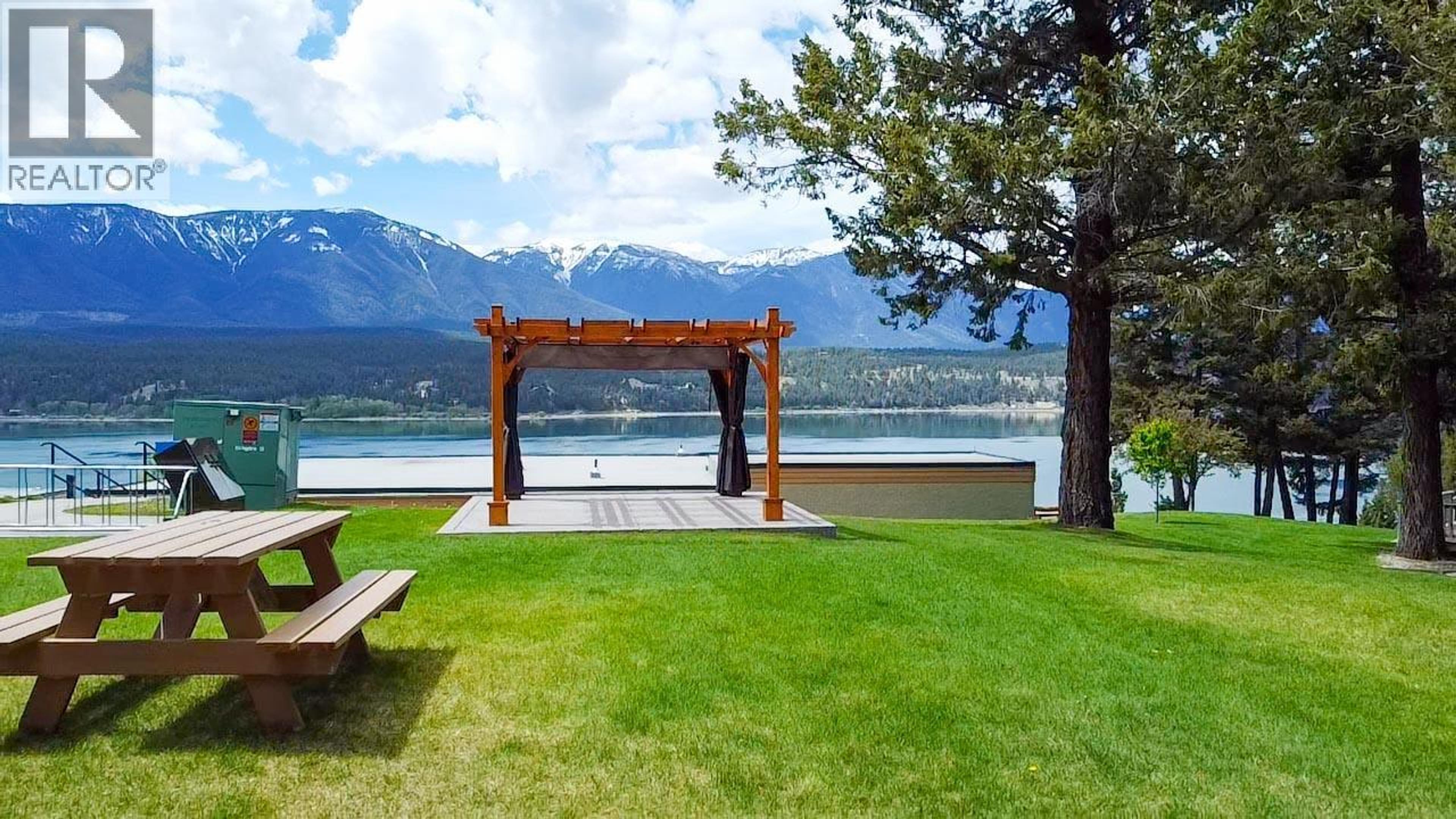 1492 Akiskinook Road, Windermere - Outdoor Amenities - Garden / Yard/ Backyard/ Porch/ Deck - Photo 2