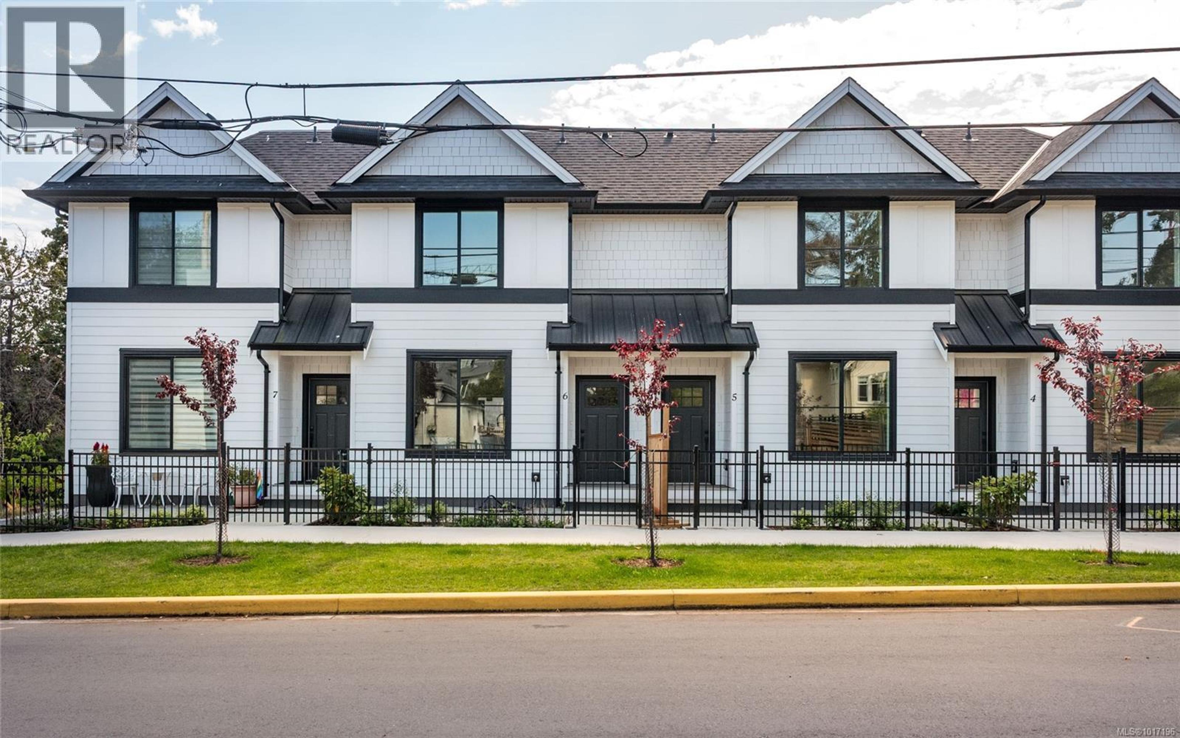 820 Dunsmuir Rd, Esquimalt - Exteriors - Full Complex View - Photo 1