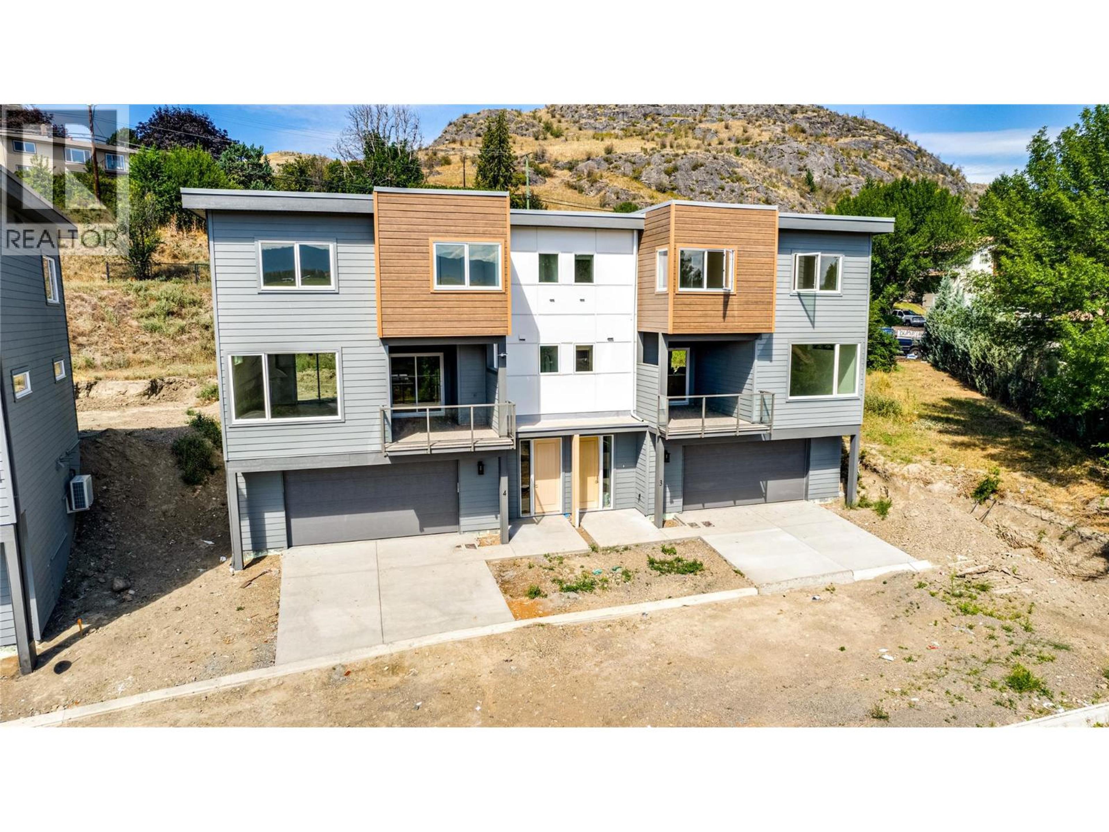 5705 Heritage Drive, Vernon - Exteriors - Photo 2