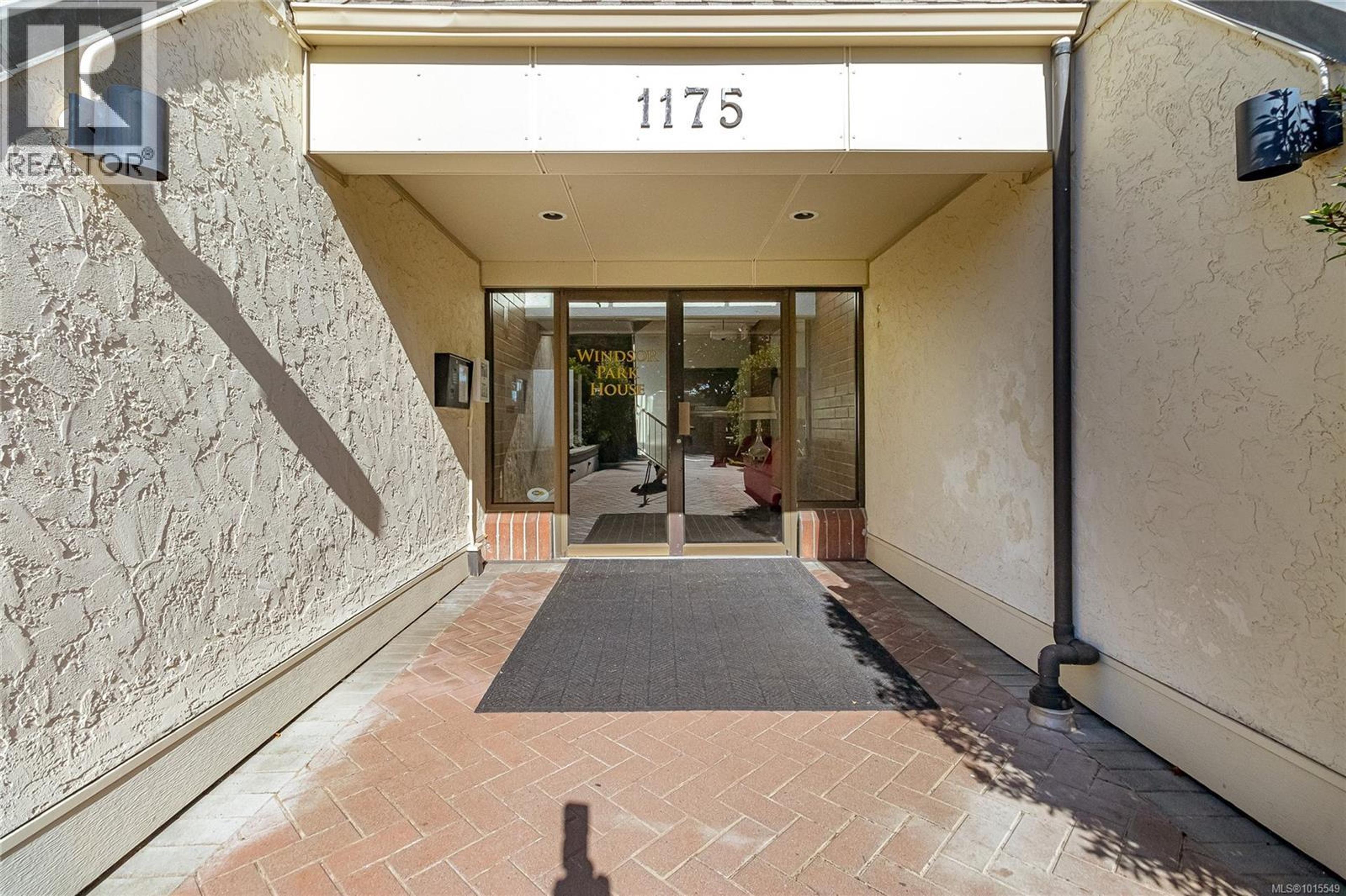 1175 Newport Ave, Oak Bay - Exteriors - Photo 6